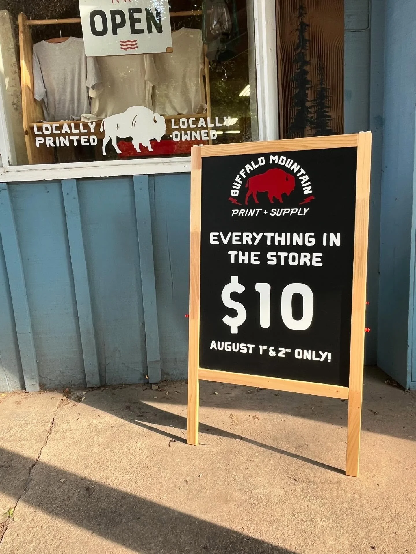 Happy duck derby day Evergreen! Everything in the store is $10 today only, and @evergreenartschool is joining our party so come hang out, make some art, and get some quacky deals on locally printed tees. See you there! 

#printsupply #printshop #ever