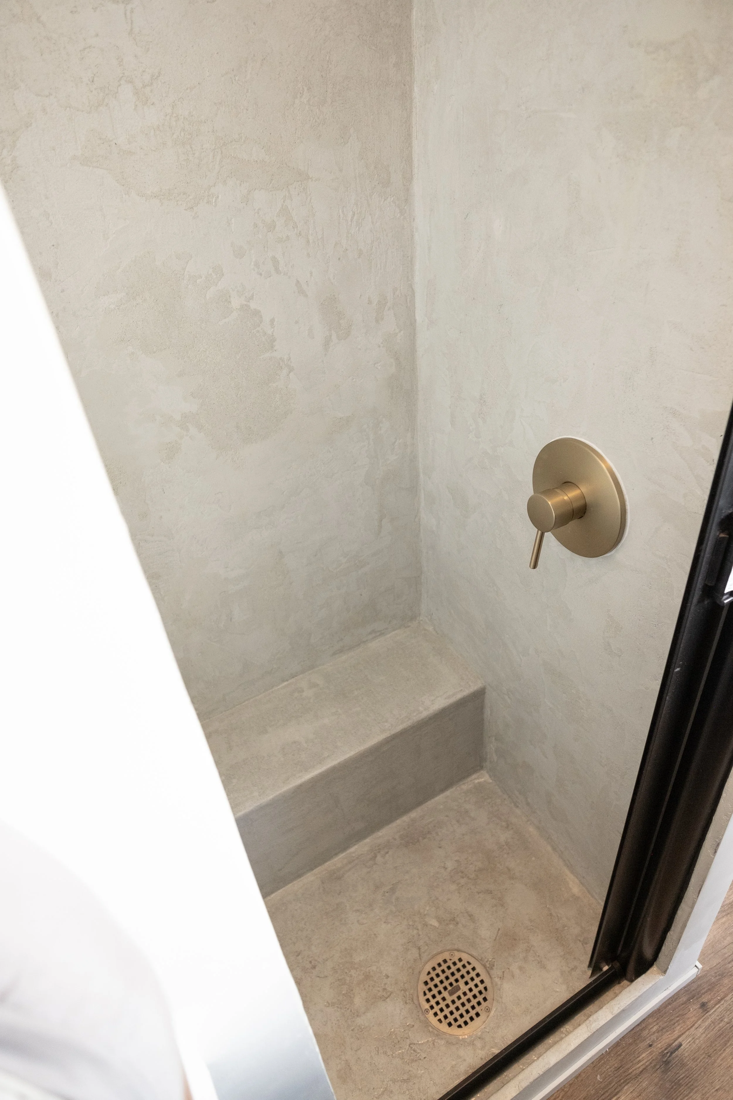 Cedar_Steel_VanBuildShower_Carlywesolowskiphotography-4.JPG