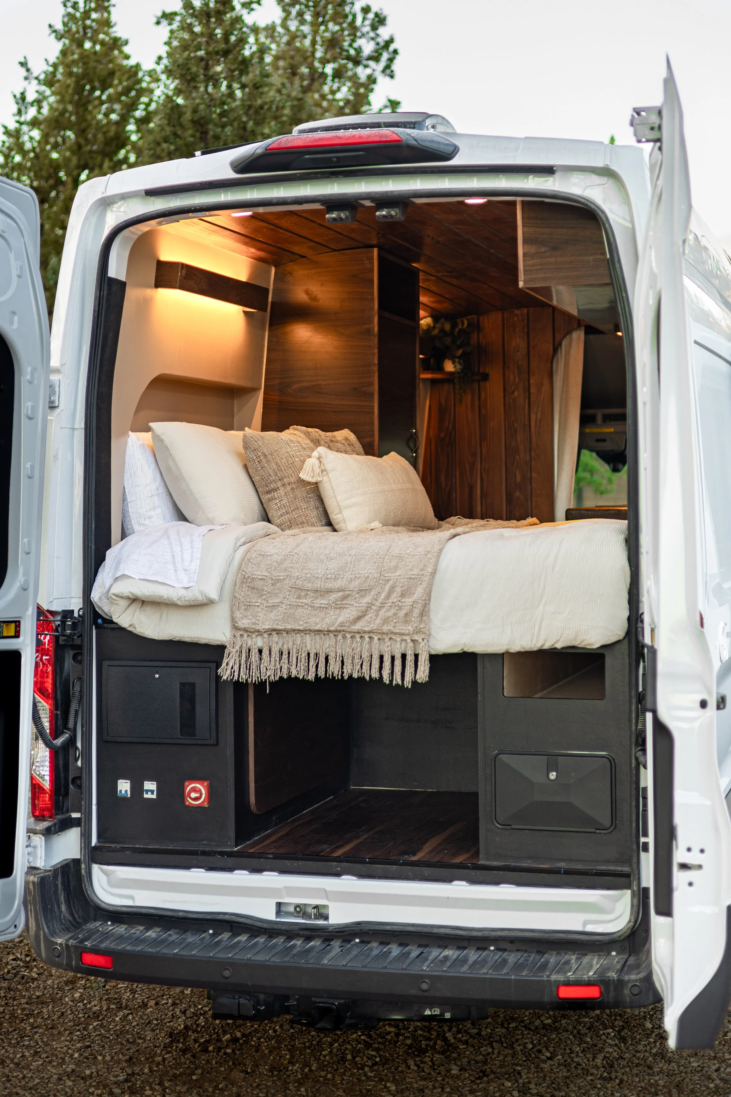 DobsonVan_Carlywesolowskiphotography-2.jpg