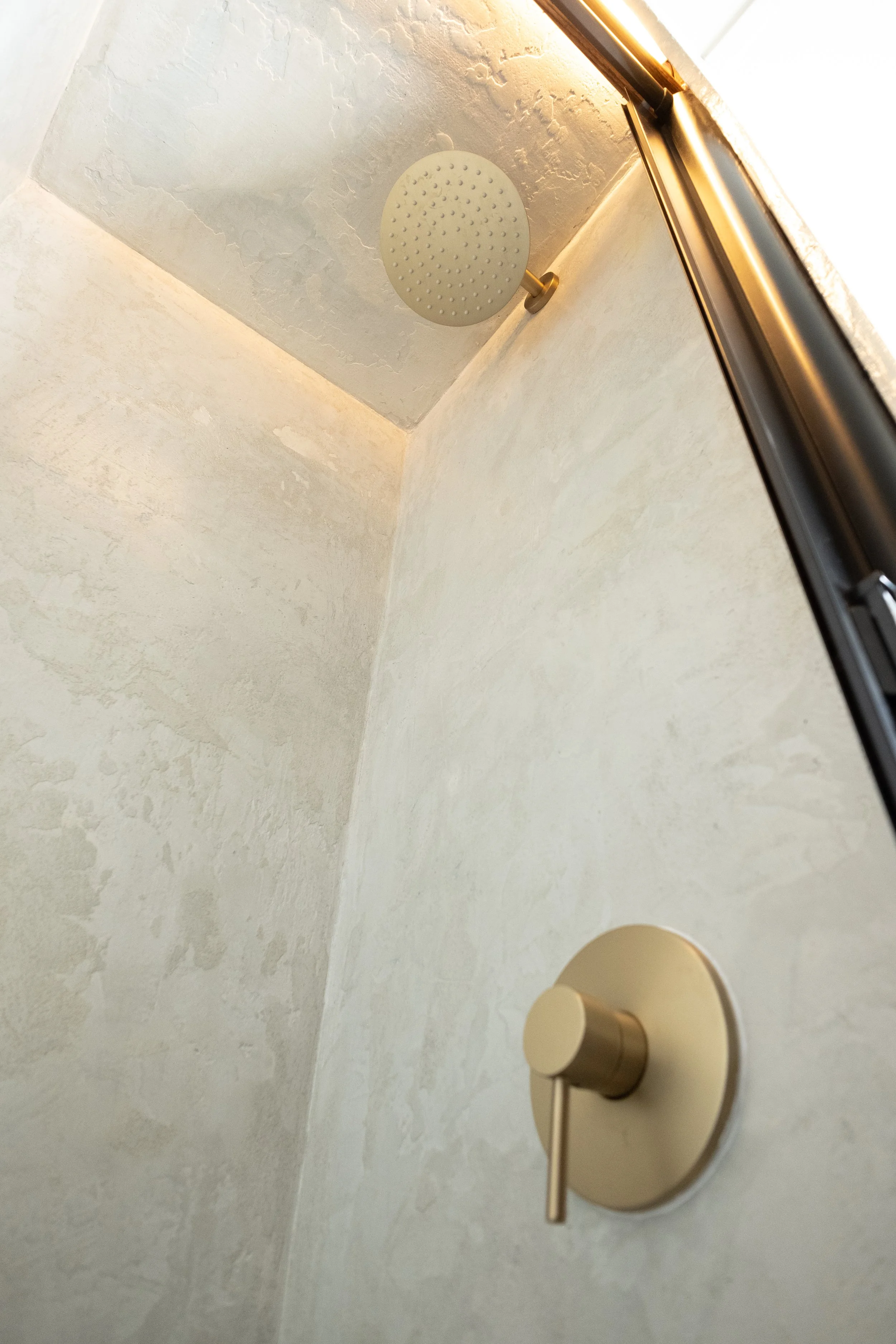 Cedar_Steel_VanBuildShower_Carlywesolowskiphotography-12.jpg