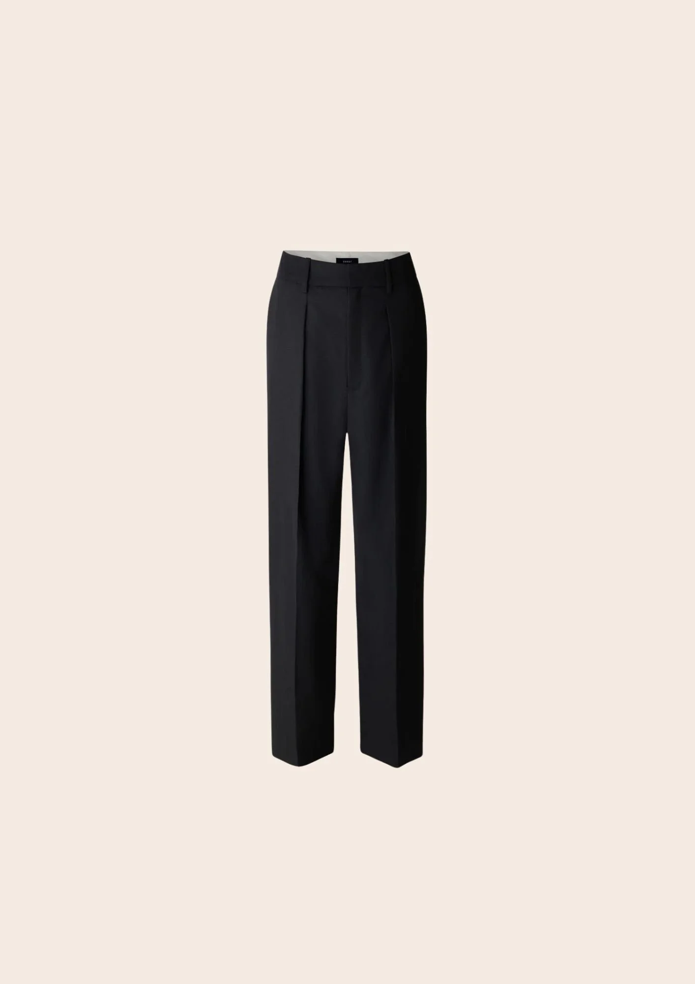 Le pantalon de tailleur noir en laine **