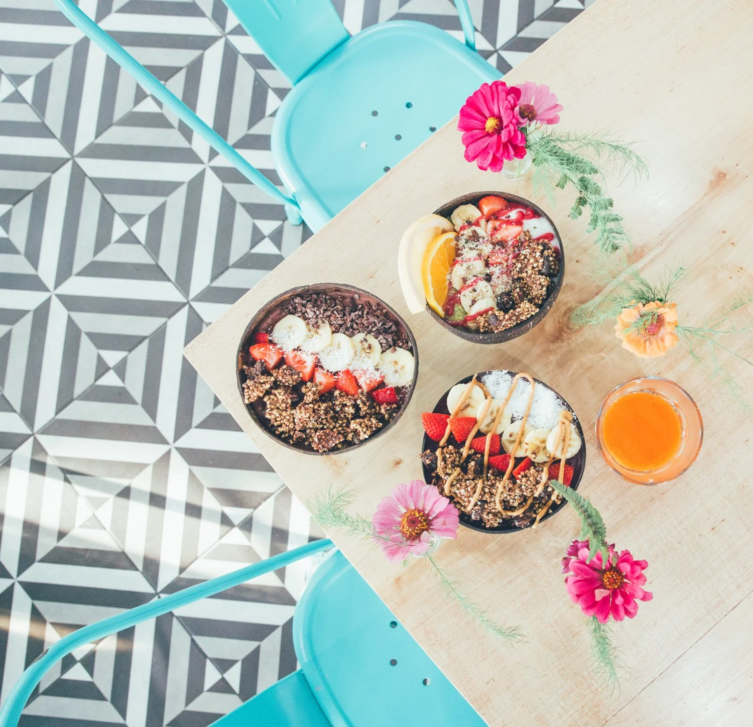 Social Media + Print Ad Campaign for Southern Squeeze