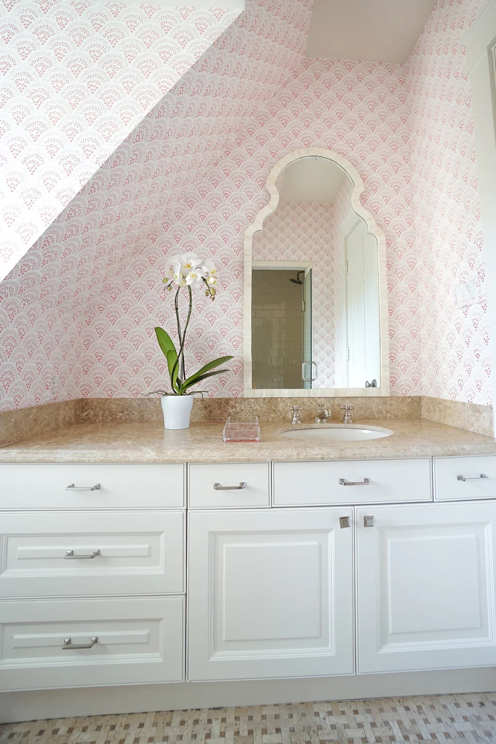 Sister-Parish-Wallpaper-Chou-Chou-Where-to-buy-designer-trade-only-madre-dallas.webp