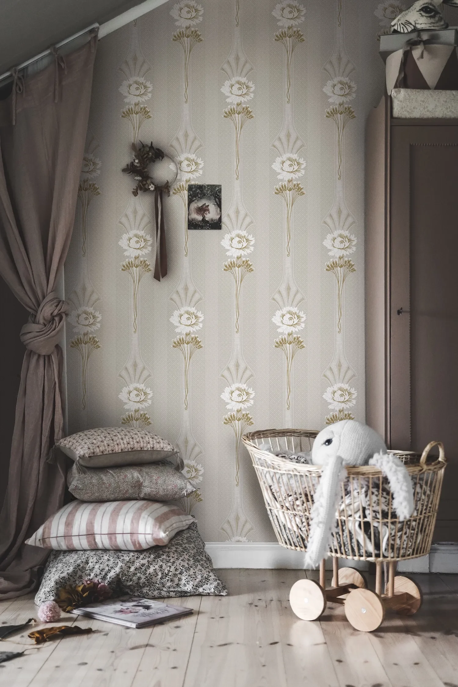 https___www.humphreymunson.co.uk_app_uploads_2023_10_Sandberg-Wallpaper-Margareta-Grey-Humphrey-Munson-Blog-12.webp