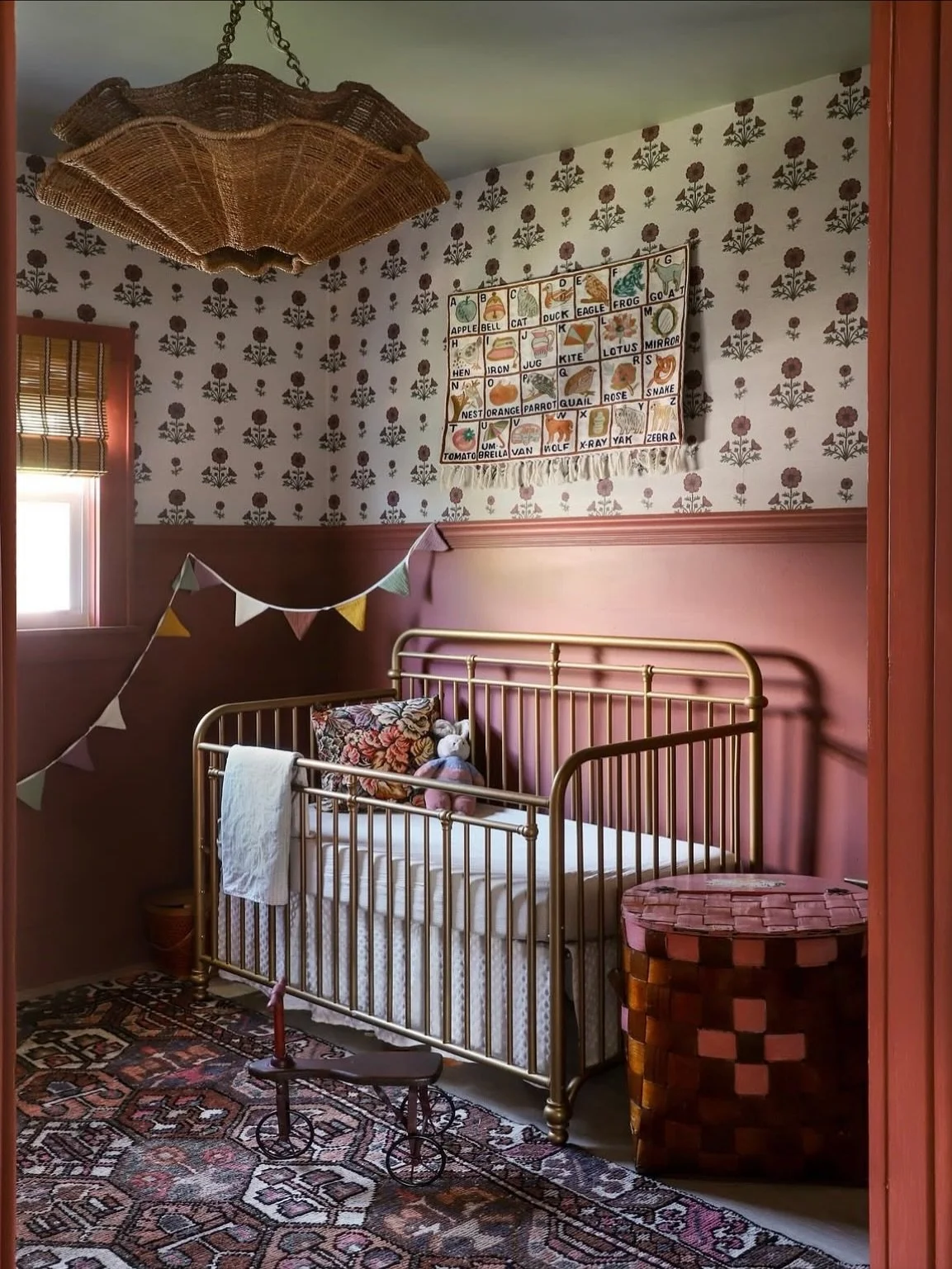 Partner highlight: @chasingpaper 

Chasing Paper was founded by siblings Elizabeth and Mike Rees, which is impressive in its own right considering my brother and I can&rsquo;t even agree on what to watch on Netflix.

Their motifs run the gamut of flo