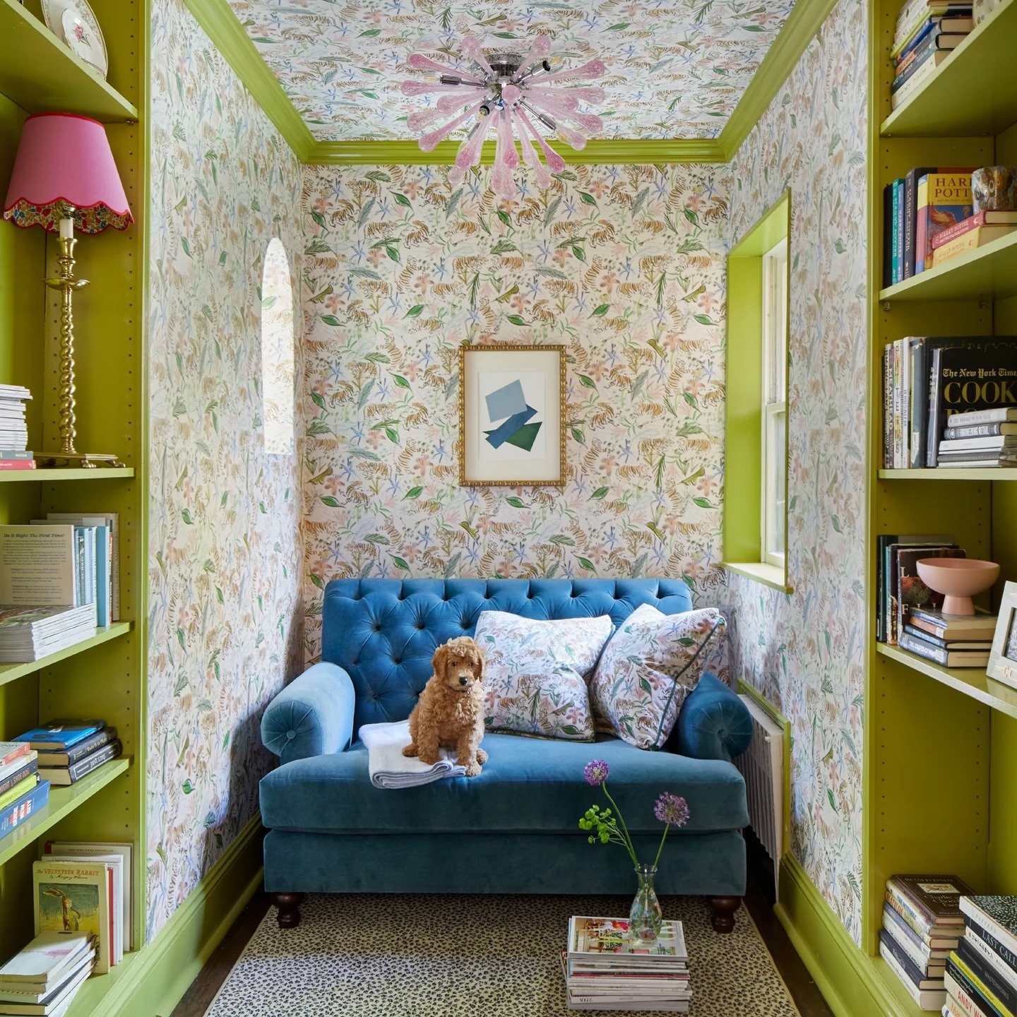 Partner highlight: @pepperhome 

Founded by two grad school students in 2018, this home decor brand makes gorgeous wallpaper prints for those that want personality without going full maxamilist. I&rsquo;ve seen their style called &ldquo;colorful clas