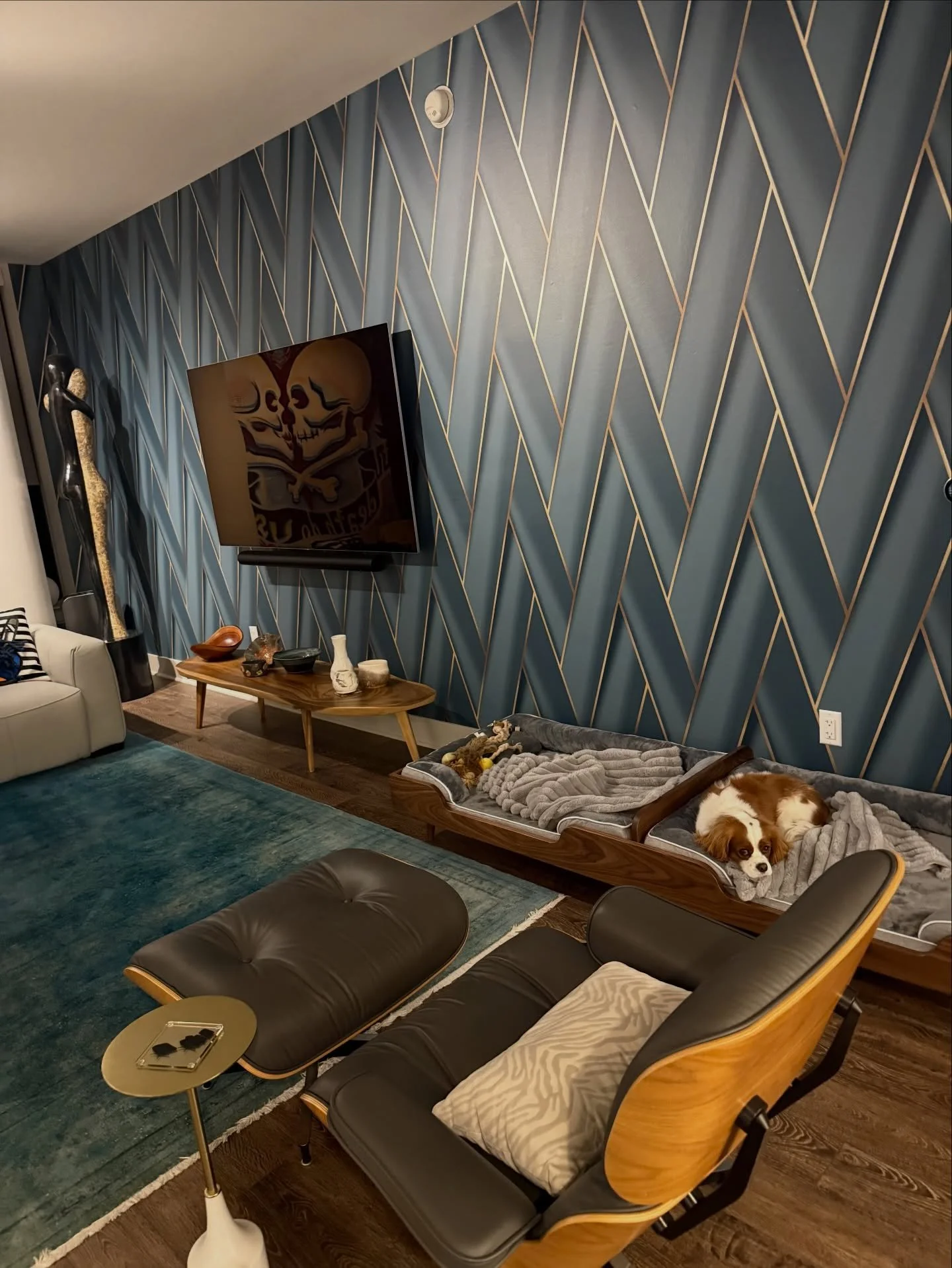 Nice lil AFTER and BEFORE for my client who wanted a bold geometric wow moment for their living room. 

Wallpaper: @wayfair 
Installation: @ig_accent_wall 

#wallpaperinstallation #wallpaperinspo #austinhome #austindesign #atxsmallbusiness