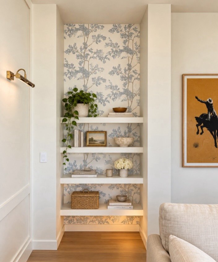 A pretty little shelf moment 💅 

Installation: @wallpaperingatx