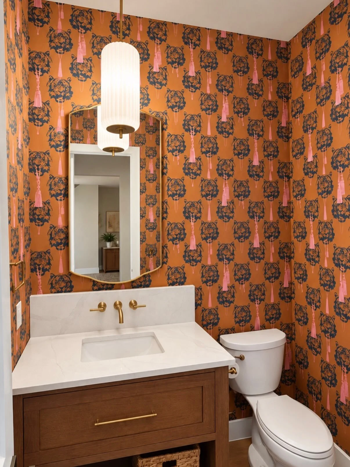 If there was a sample that was pulled from my books weekly, it would be this one. I have been dying to see it on some walls and wow is it spectacular. ✨ 🐯 ✨ 

Wallpaper from @thepatterncollective 
Installation: @ig_accent_wall