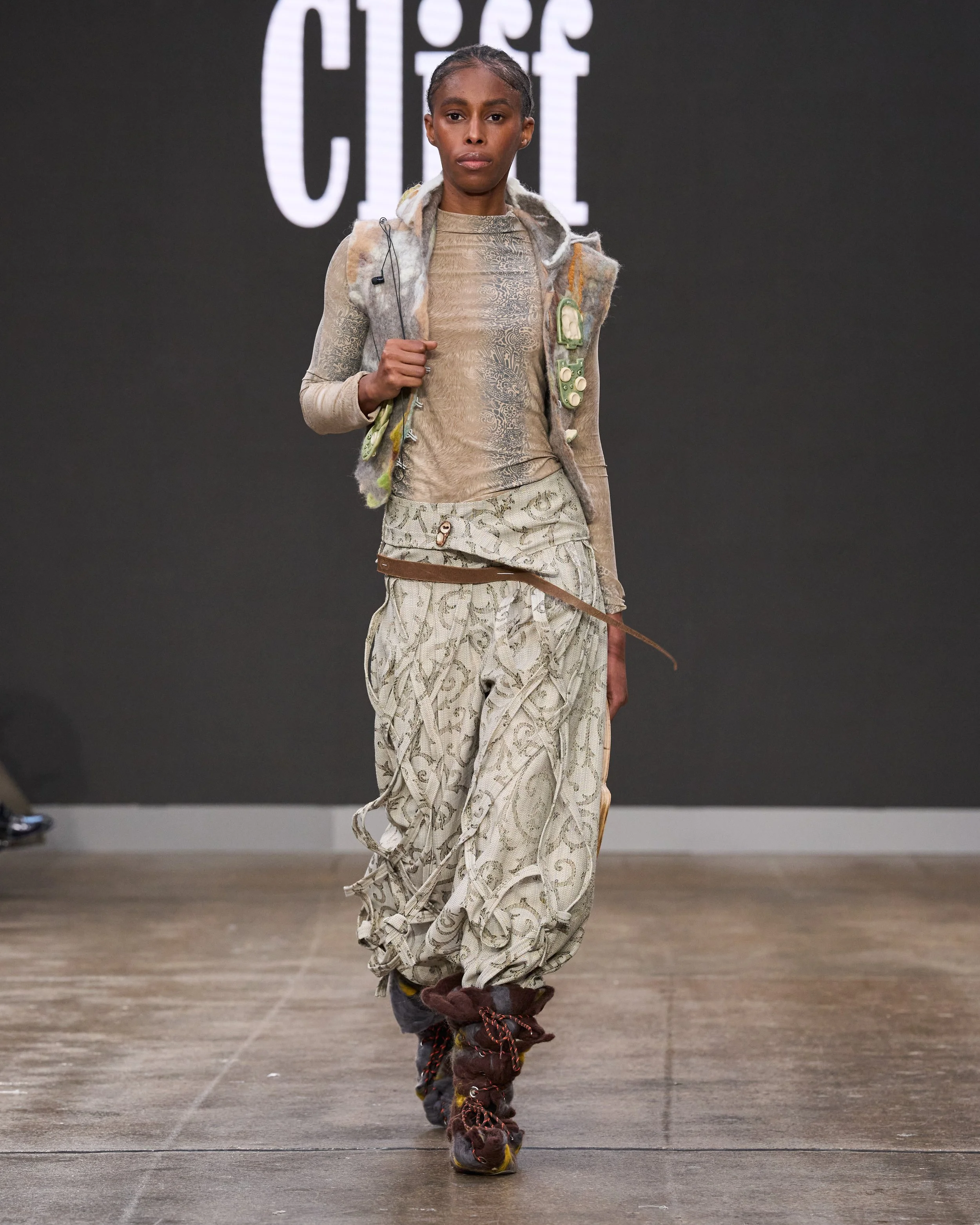 Dunne Cliff F26 004.jpg