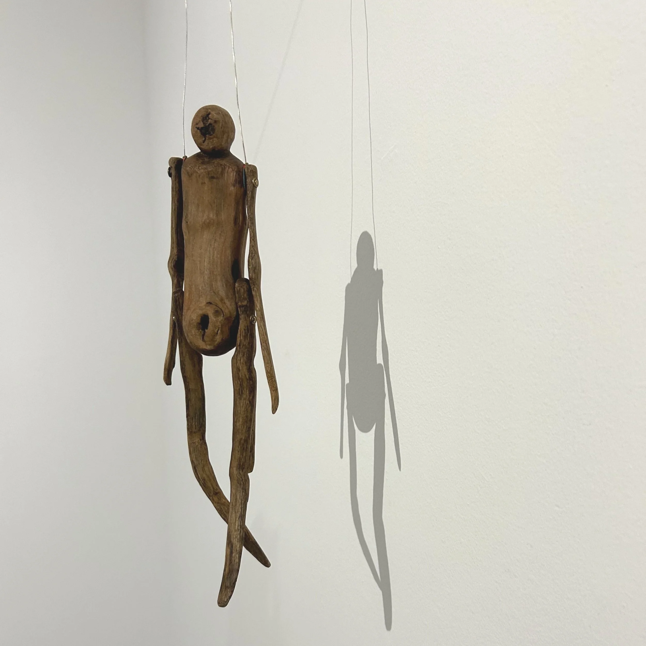 La vieux catin.
Cypress, eyelets, nails, wire.
15 in x 4 in x 3 in; 2022.