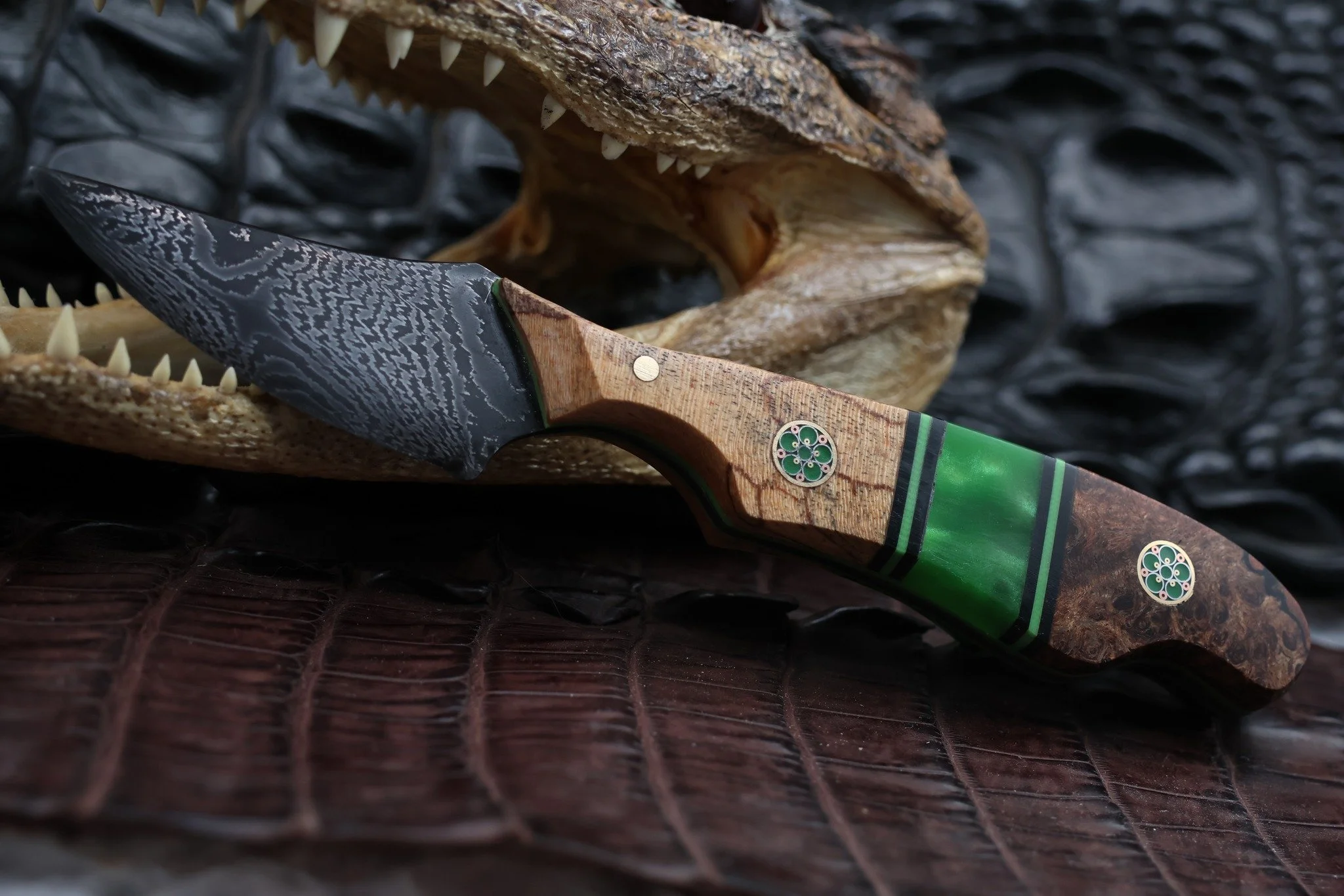 We have found that the color green tends to speak to people... So check out this new skinner! Crazy blade, unique handle. This Skinner will be released with the rest of the collection soon, so don't miss out on our drop!

www.SaltyDogLumber.com