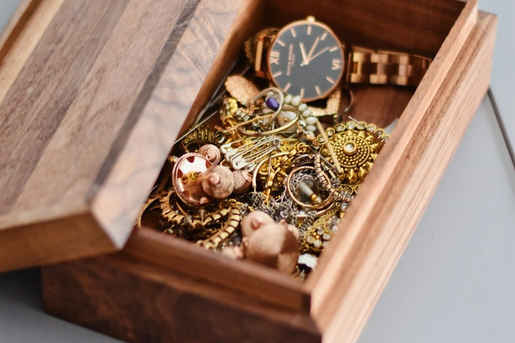 What to Do With a Loved One’s Belongings After They’ve Passed