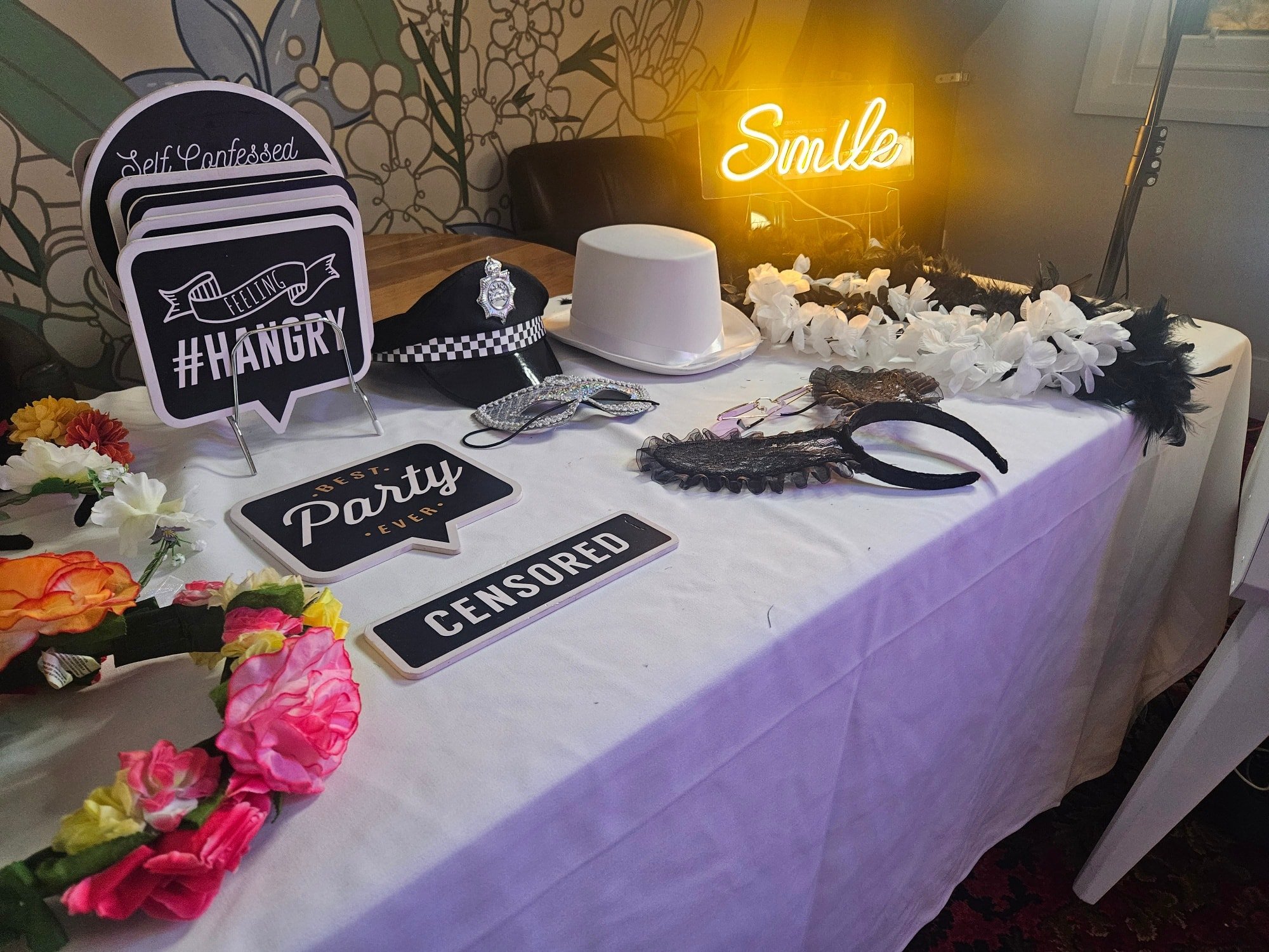 📸 Strike a pose&hellip; props on us! 🎉
From crazy hats to cheeky signs &ndash; our FREE props turn every snap into a party. 🎈
Book your photobooth &amp; let the fun begin!

 #neonsigns #instantprints #reinventingfun #partyhire #pixiephotoboothcomp