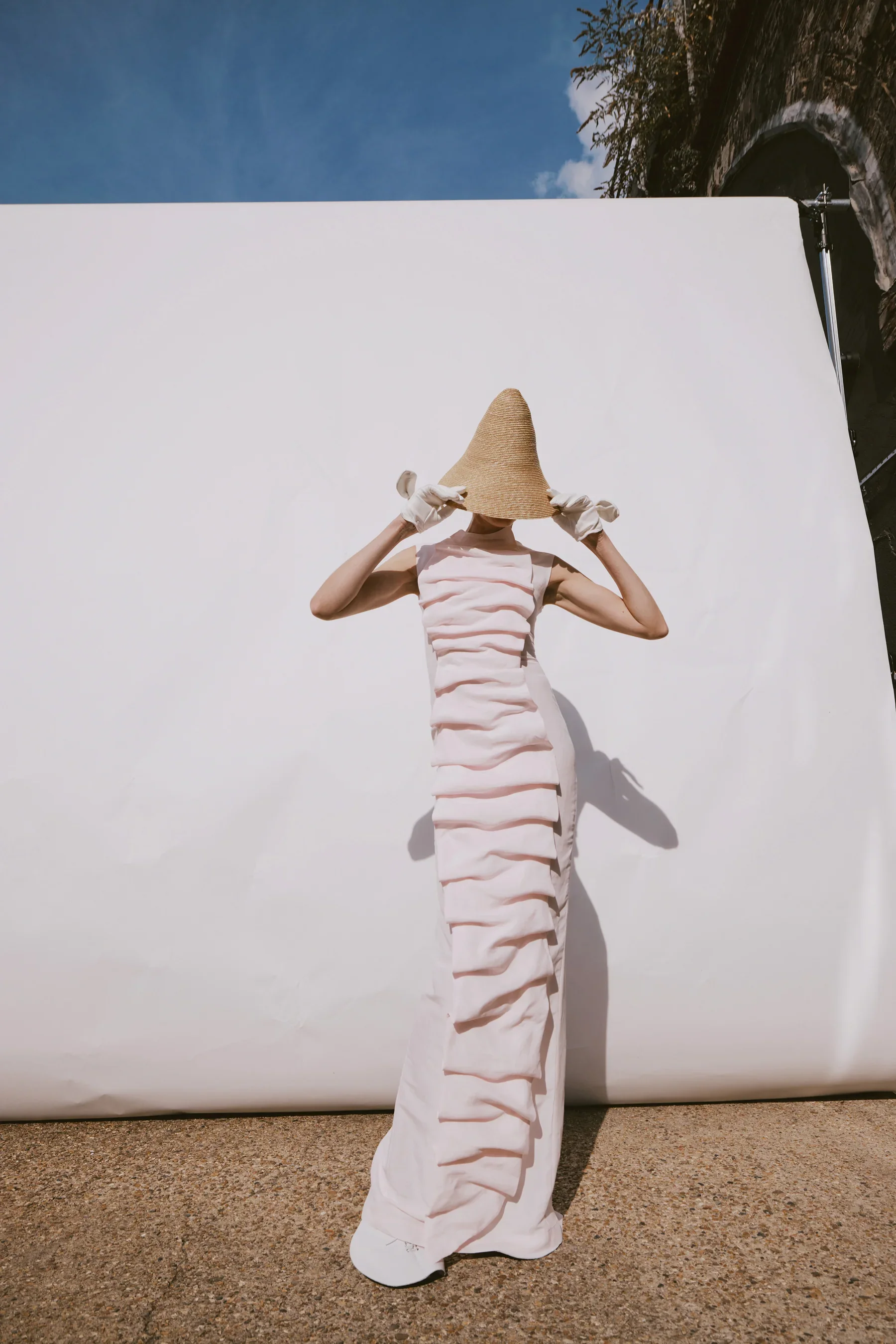 A.W.A.K.E. Mode, Dress.