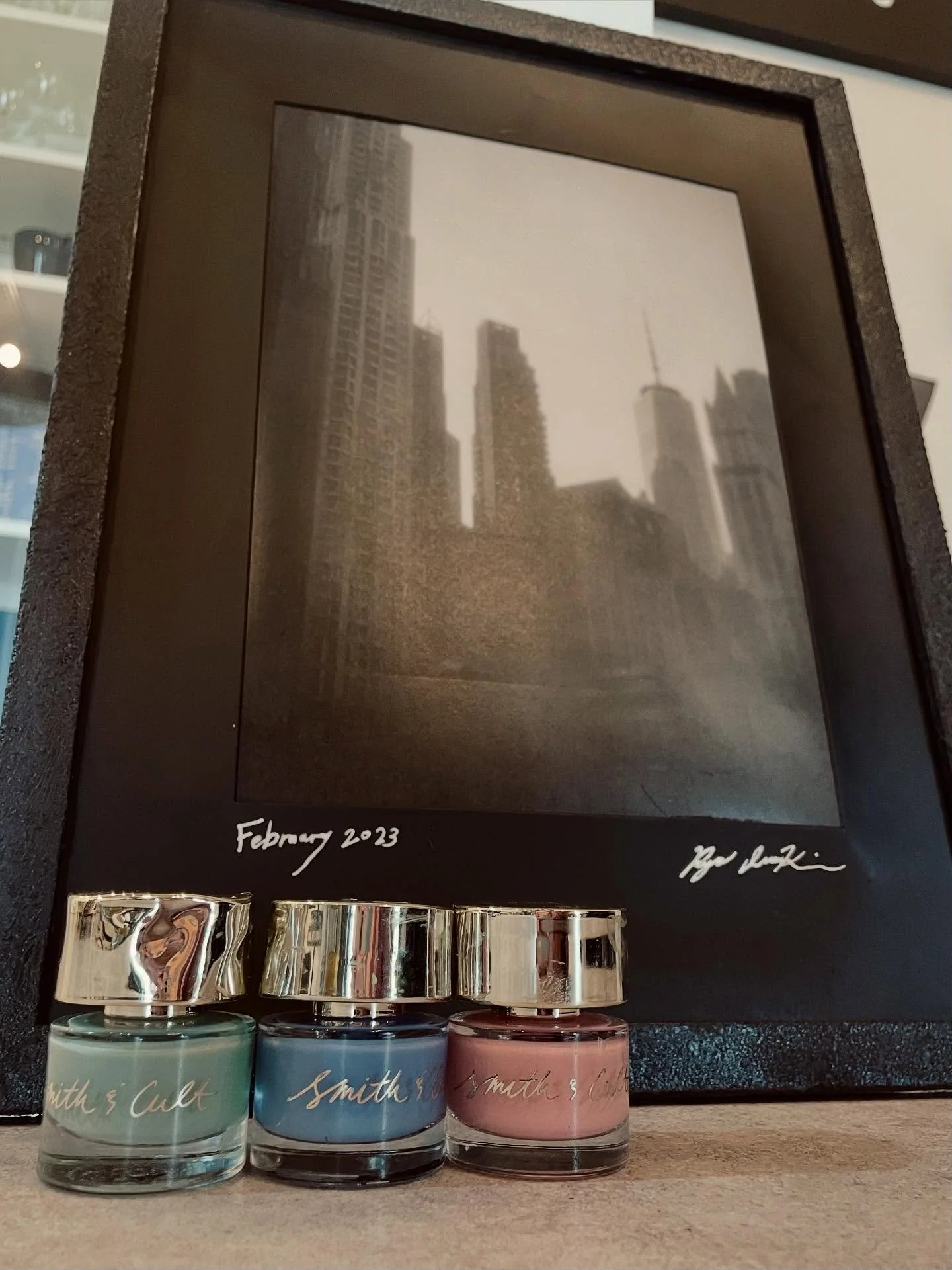 ✨ Beautiful photography by my talented friend @ryoiwaki1203 ✨
Bringing New York vibes to Tokyo with Smith &amp; Cult nail polish &mdash; the only salon in Japan where you&rsquo;ll find this exclusive brand. 💅🗽
#SmithAndCult #NailSalon #azabujubanna