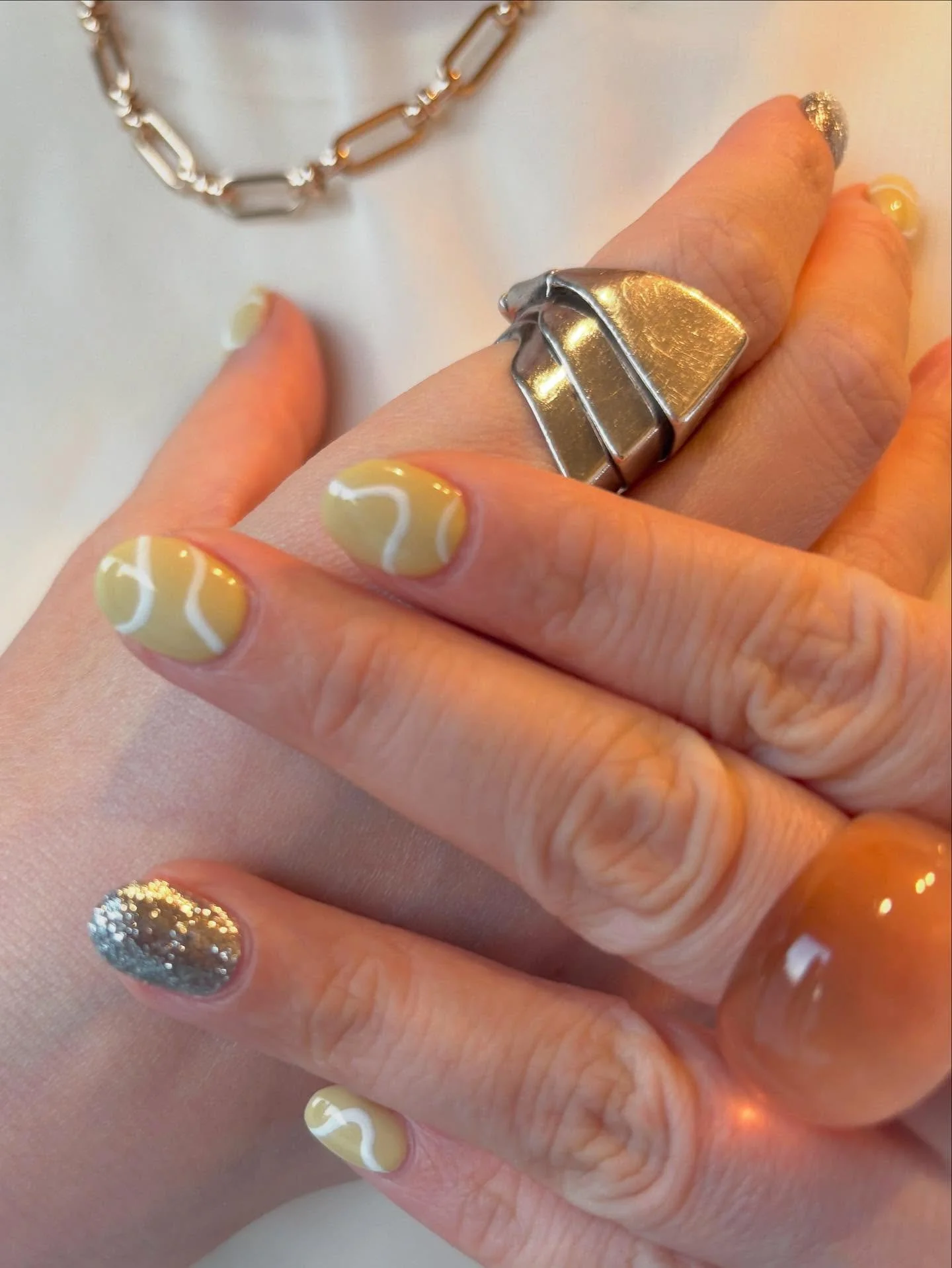 Soft yellow base with flowing white lines for a light and chic look 🌼
Silver glitter accent adds the perfect sparkle to your fingertips ✨

Perfect for anyone who loves elegant yet playful nails.
Price: &yen;10,000 💅
Call ☎️ 090-9323-9633
Or DM us!
