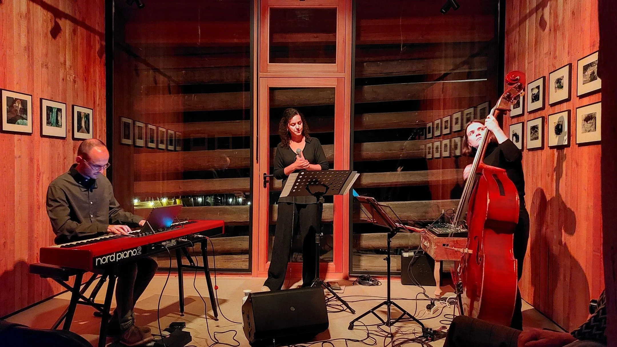 Wir bedanken uns von Herzen bei Amina @amina.bouroyen Anna @anna_reisigl und Florian @reider.florian für diesen wunderschönen, gefühlvollen Abend.
Ihr habt uns tief berührt mit eurer Musik und wir sind immer noch im "flowing