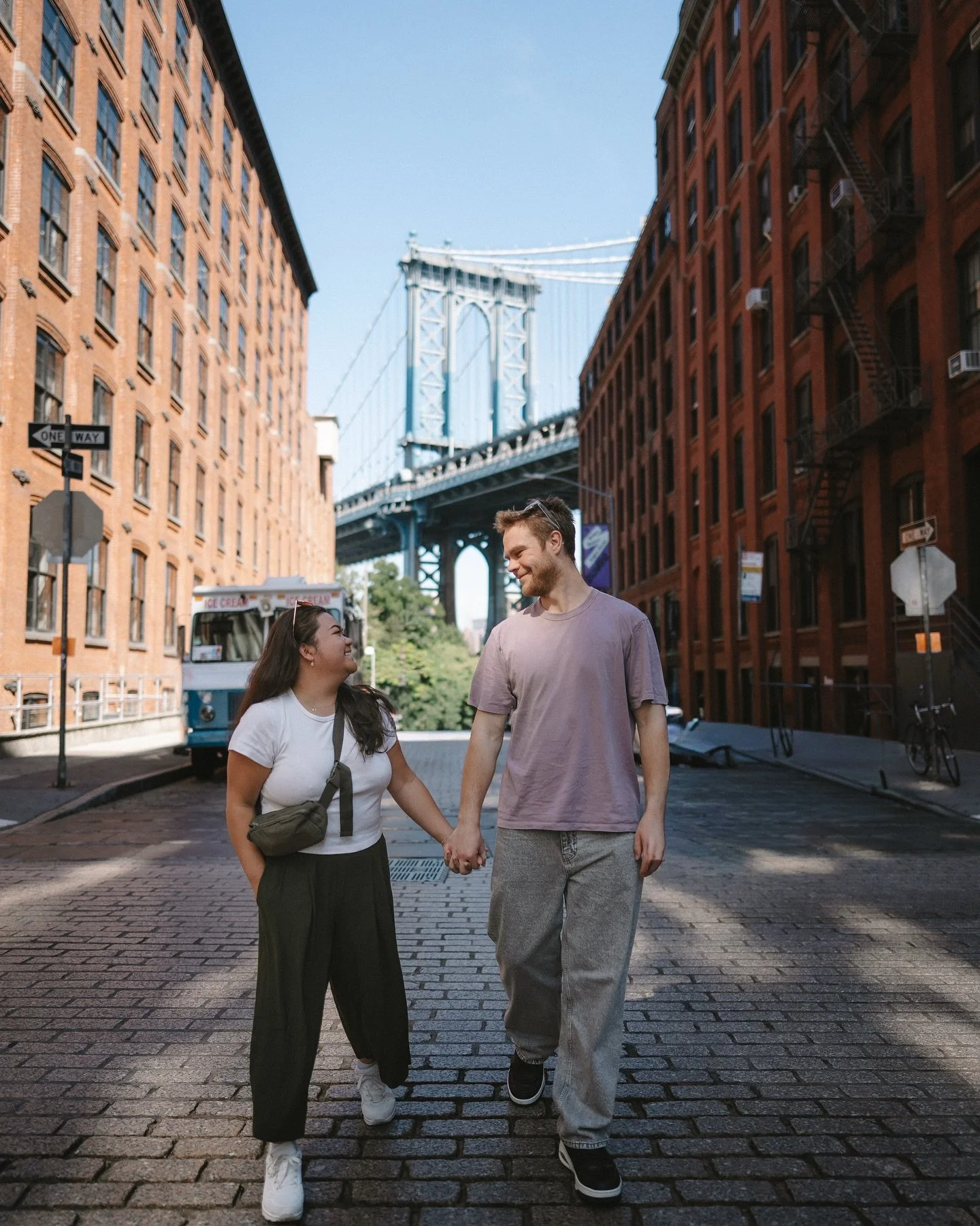 New York, you were unforgettable - I lived my movie dream ✨ From Rockefeller, Central Park, Times Square, catching Lady Liberty on the Staten Island ferry, to wandering DUMBO &amp; the Brooklyn Bridge&hellip; bagels and pizza in hand 🍕🥯 But the rea