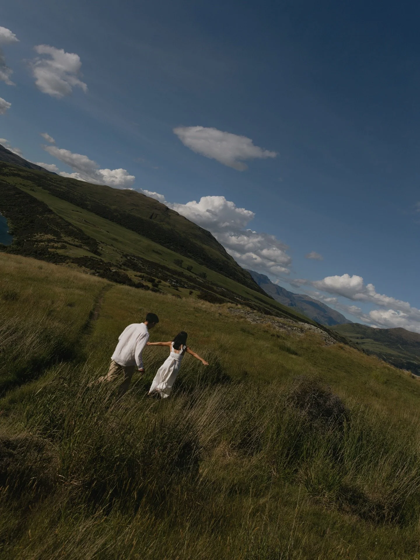 Will &amp; Isabel were just so easy together. Nothing forced, no overthinking &mdash; just laughs, quiet moments, and being completely at home with each other. It felt really natural to photograph them, like I was just capturing what already existed.