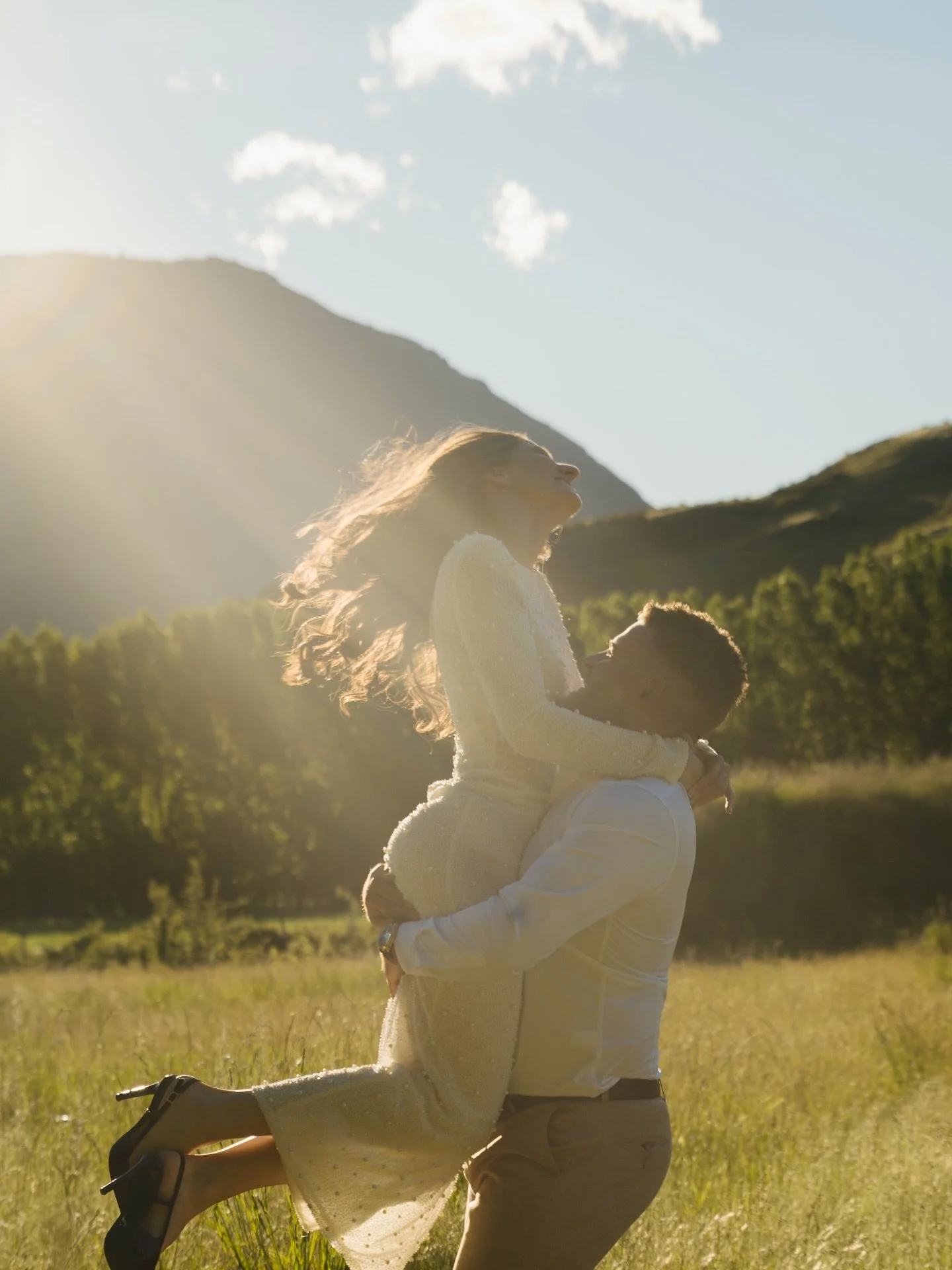 Capturing a love like this ✨🫶 congratulations on your engagement Marko &amp; Nadia! What a beautiful session it was. 

#queenstownphotographer #photographer #couplesphotographer #southislandphotographer