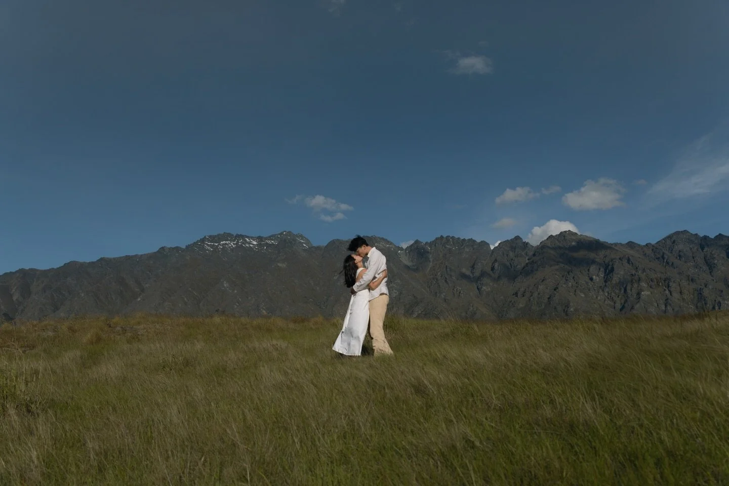 still haven&rsquo;t moved on from this session 🥹🫶 can&rsquo;t wait to share some more photos I&rsquo;ve done lately! 

#queenstownphotographer #couplesphotographer #photosession #dreamyphotographer #southislandnz