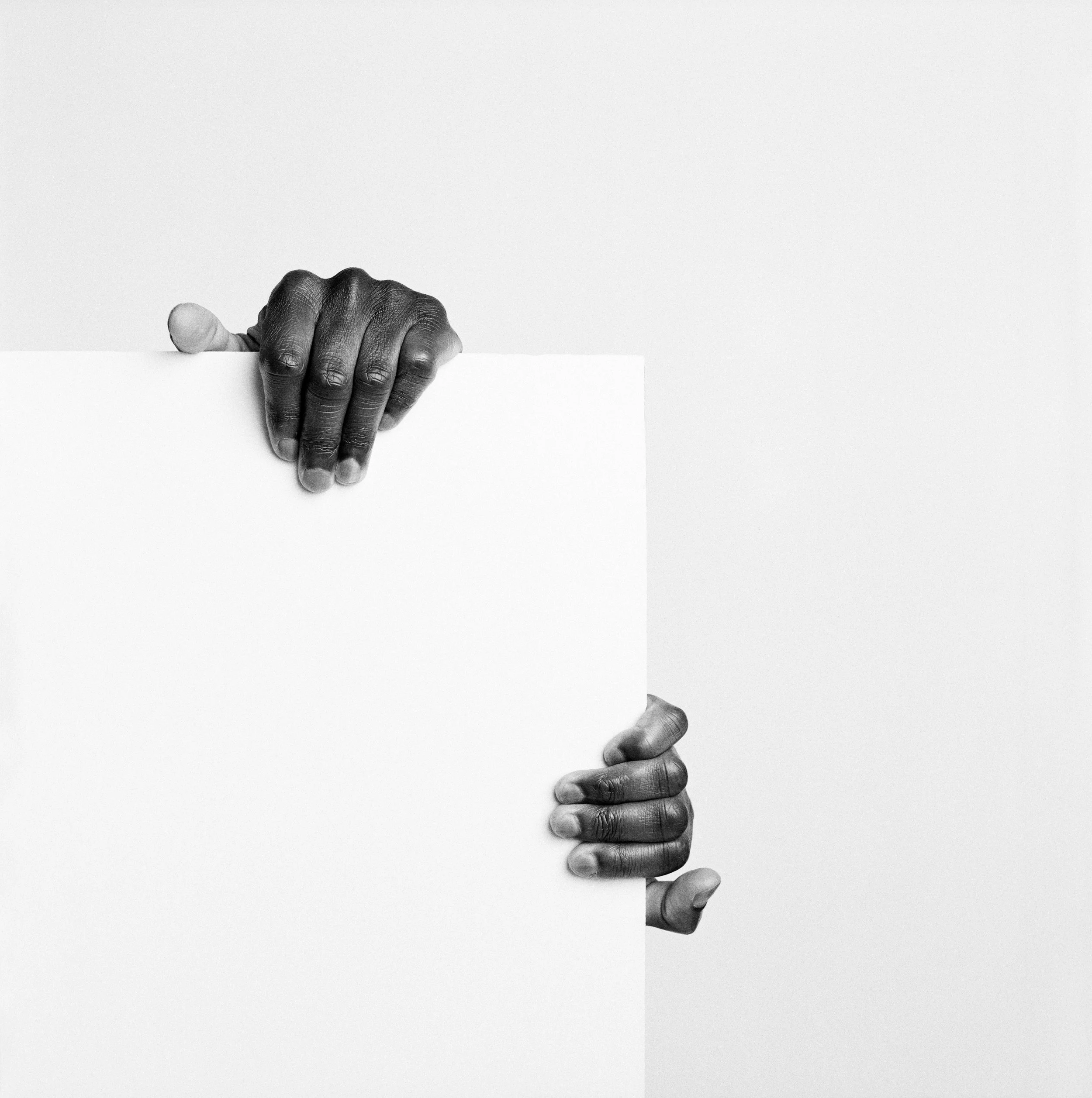 holding_on_to_40x40cm.jpg