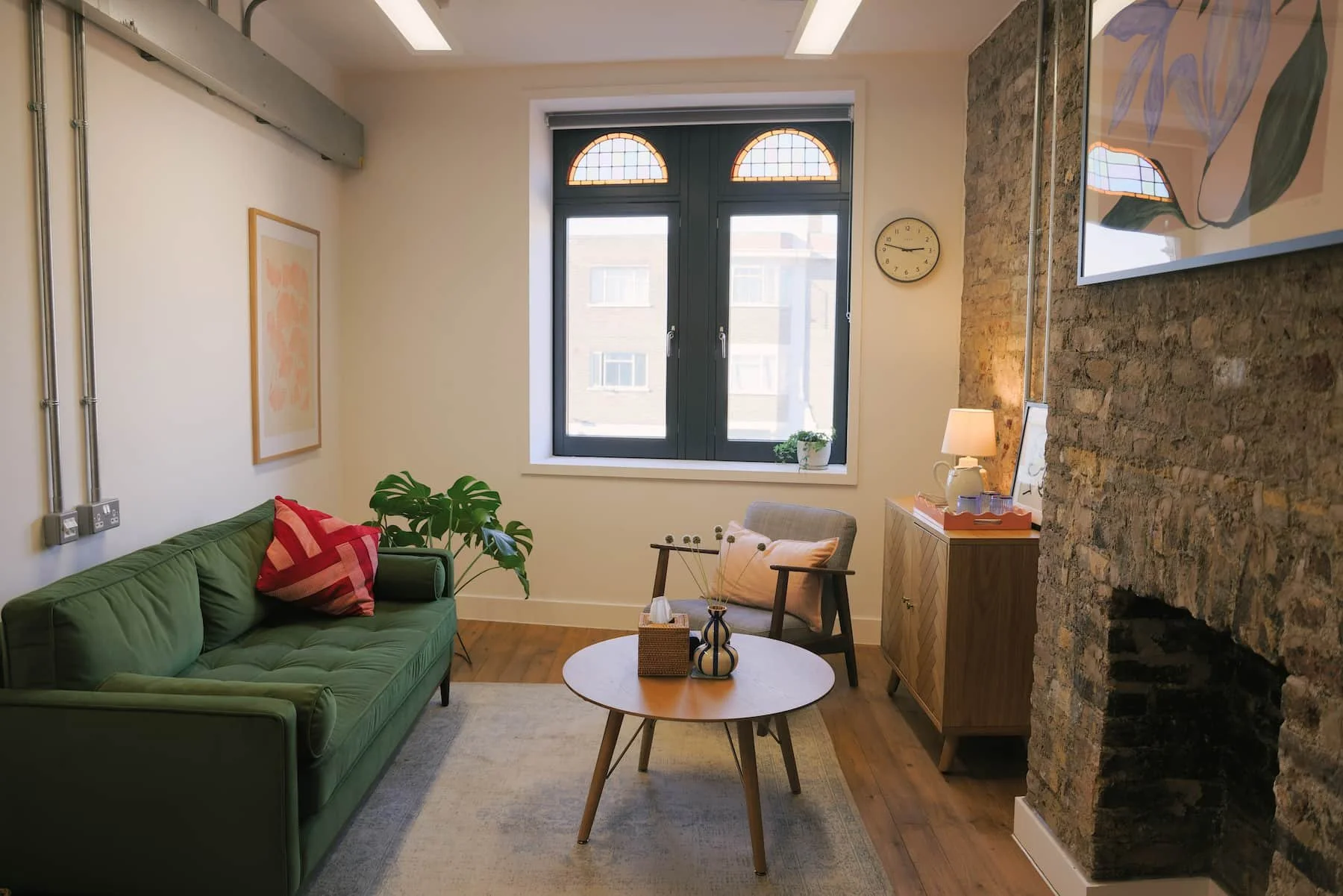 Spacious consulting room with sofa, armchair and natural light in Brixton for hire