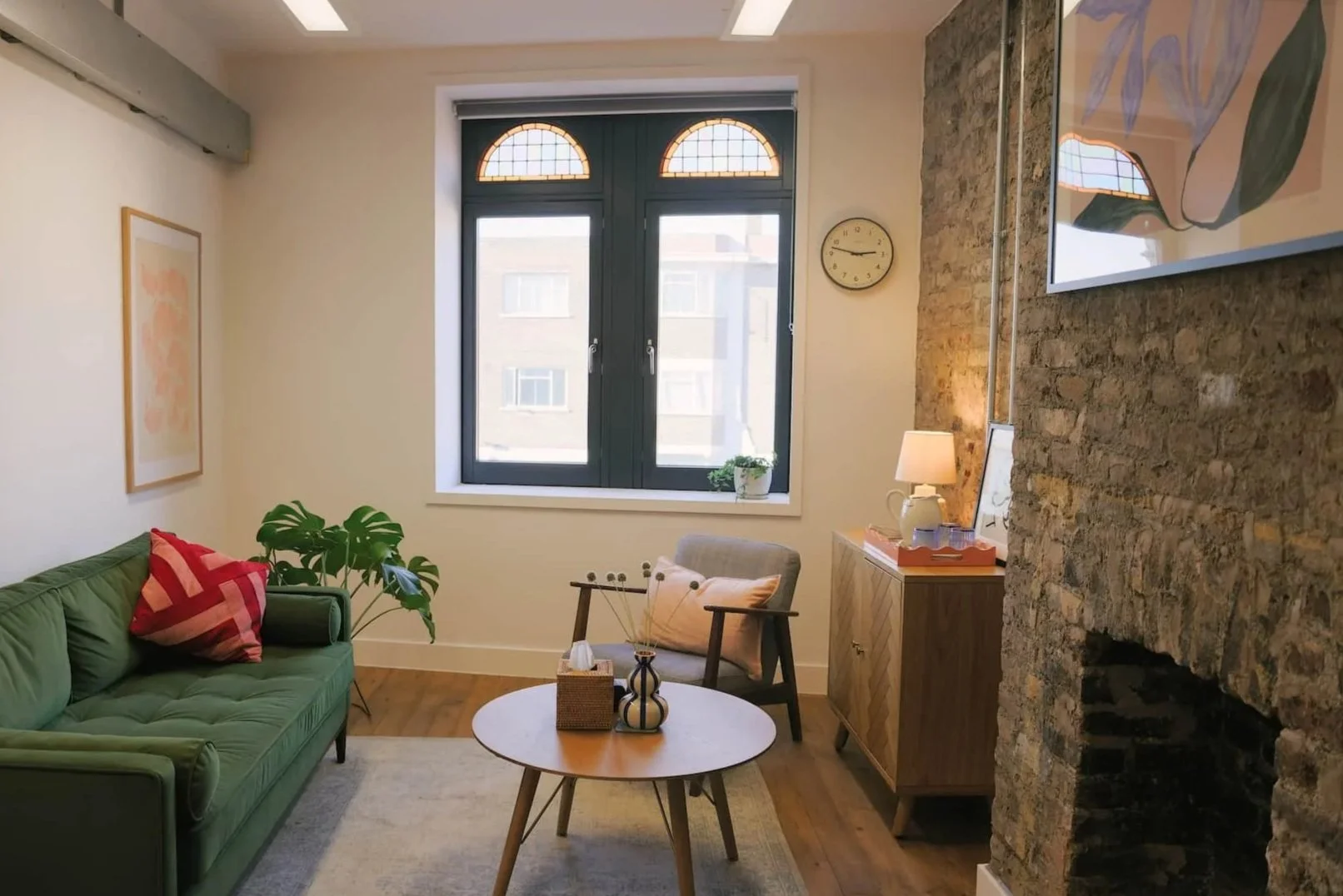 Spacious consulting room with sofa, armchair and natural light in Brixton for hire