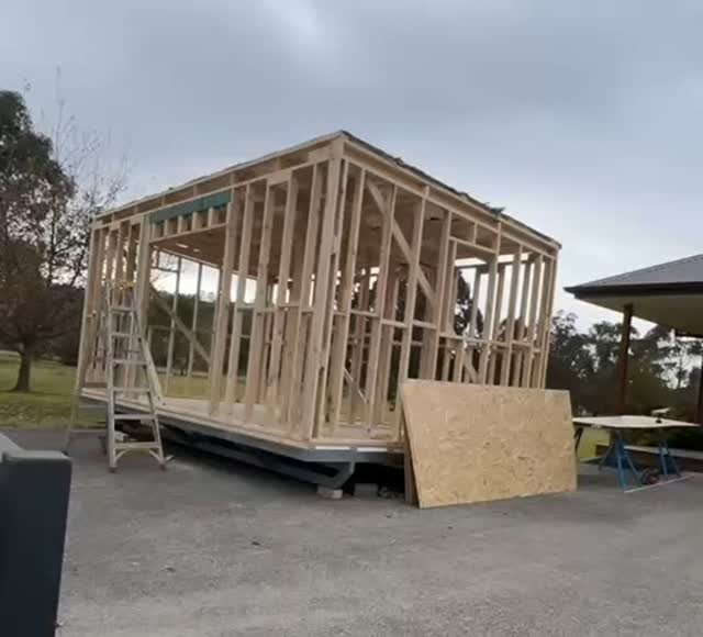 Foggy, cold winter weather can't stop the Mods On The Move team! Progress continues rain, hail or shine to build Mods.
#modsonthemove #modularhomes #modularbuilding #modulardesign #modularbuilder