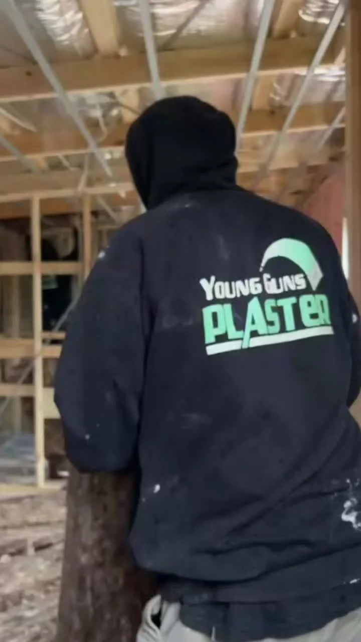 A little interior sneak peek at the Studio 6000 in the making. Insulation and plaster hanging complete, the internal work is well on its way with the help of Young Guns Plaster
#modsonthemove #modularhome #modularhomebuilder #younggunsplaster