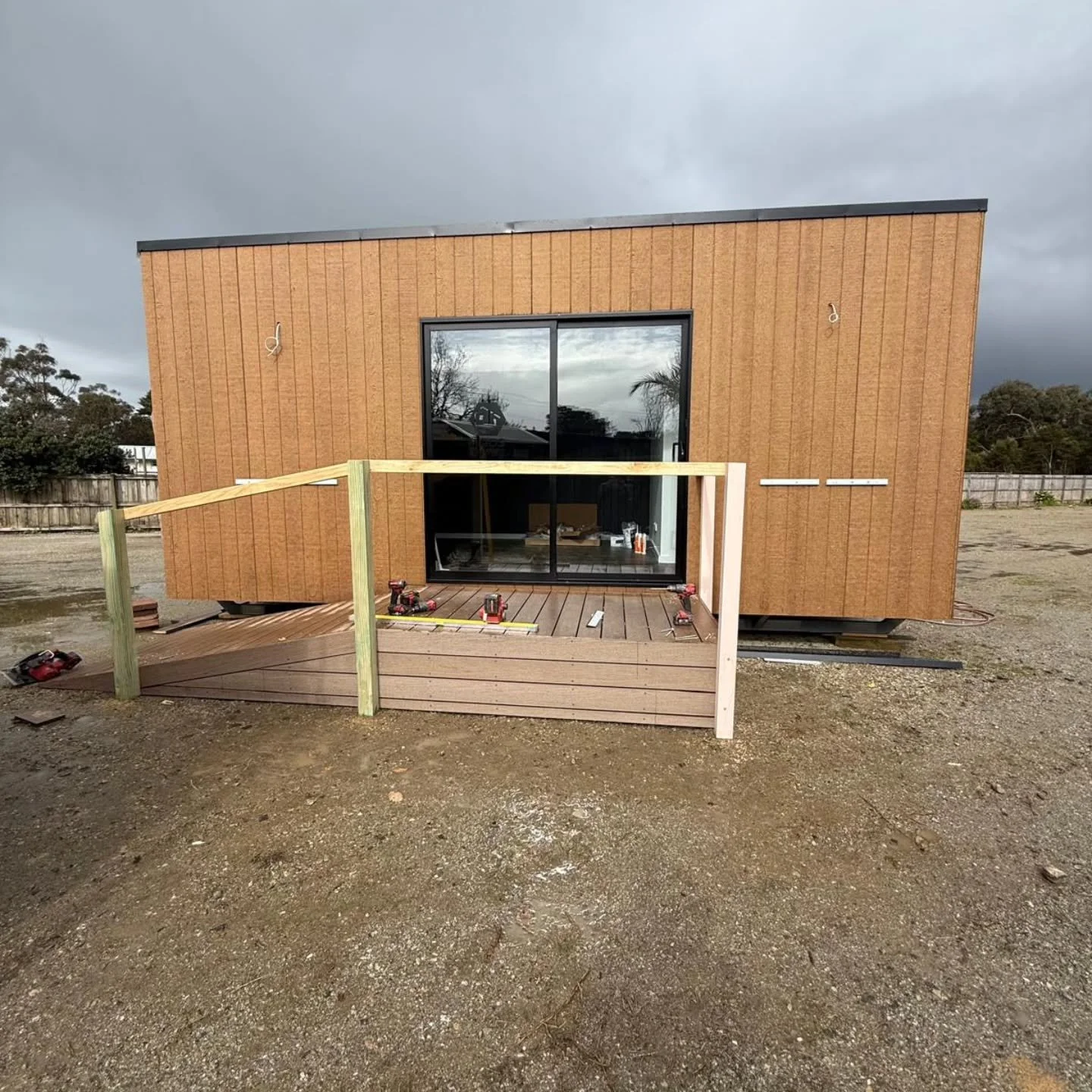 Despite the dark clouds, team Mods On The Move have been busy, prettying up our display Mod for viewing. We'll be at the @bunyipcommunitymarket tomorrow, come down and say hello then pop up the street to see our display in person!
#modsonthemove #mo