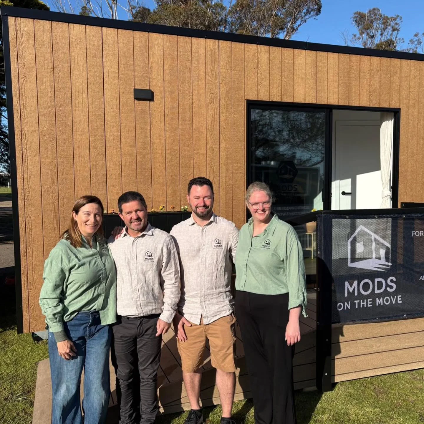 Team Mods On The Move, ready for day 2 of the Geelong @tinyhomeexpo. Come down and say hi, it's going to be a stunning day ☀️
#modsonthemove #tinyhomesaustralia #tinyhomesexpo #modularbuilder