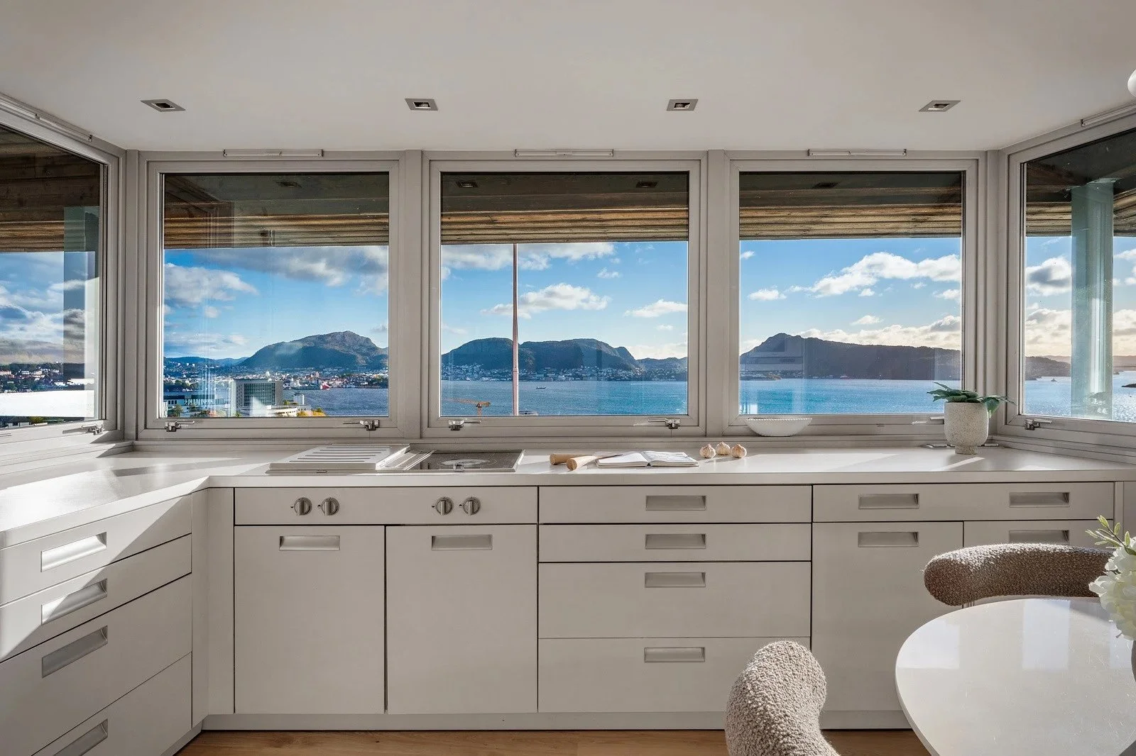 Kitchen_with_a View.jpg