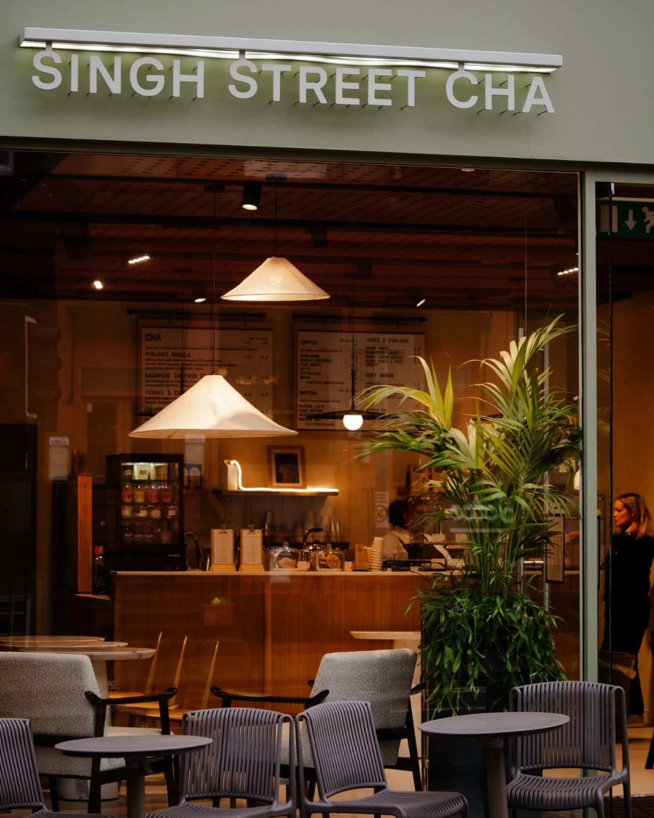 Happy for the Spring sunshine today &hellip; and some gorgeous new 📷 of Singh Street Cha in Stockbridge, Edinburgh, like this one by @ernestanorr ✨✨&hellip; 

I wonder where our second SS Cha location might be 🤔💭??

#singhstreetcha #edinburghcafe 