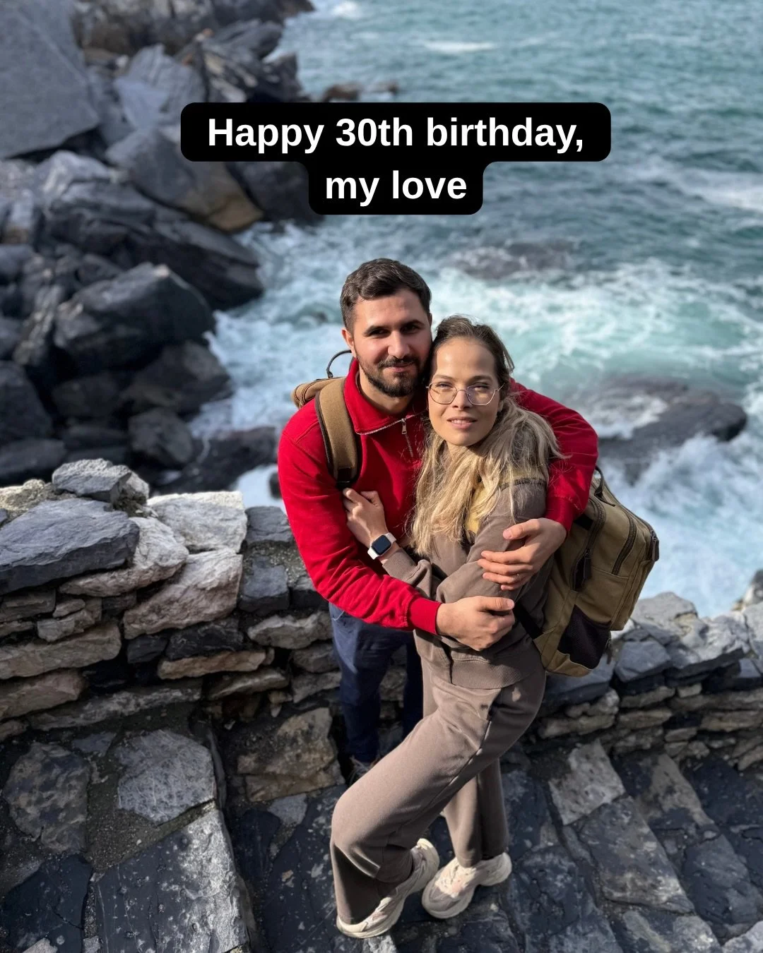 Acum 30 de ani a venit pe lume cel mai mare dar al meu. 

Acum trei decenii s-a născut cel mai bun prieten al meu &mdash; cel pe care astăzi &icirc;l numesc soț și tatăl copiilor mei. 

El este omul care mă &icirc;nvață că r&acirc;sul e terapeutic, &