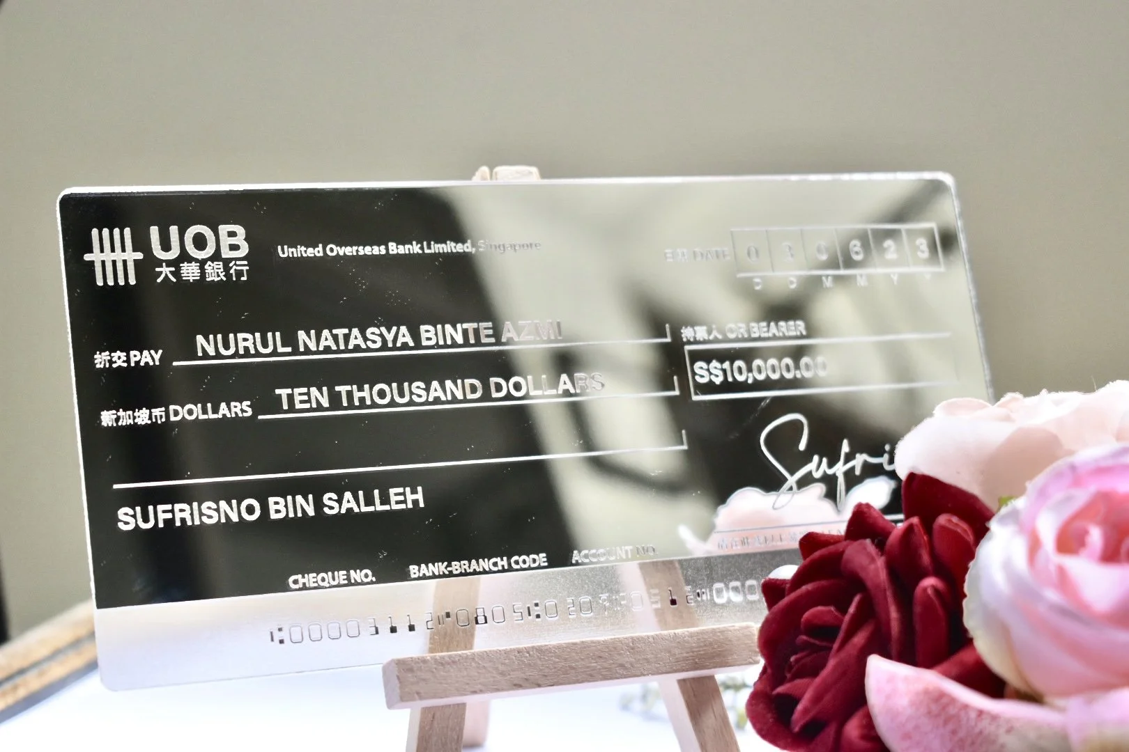 Display Cheques Full Arch Display with 3D Acrylic Cheque — Zenamas