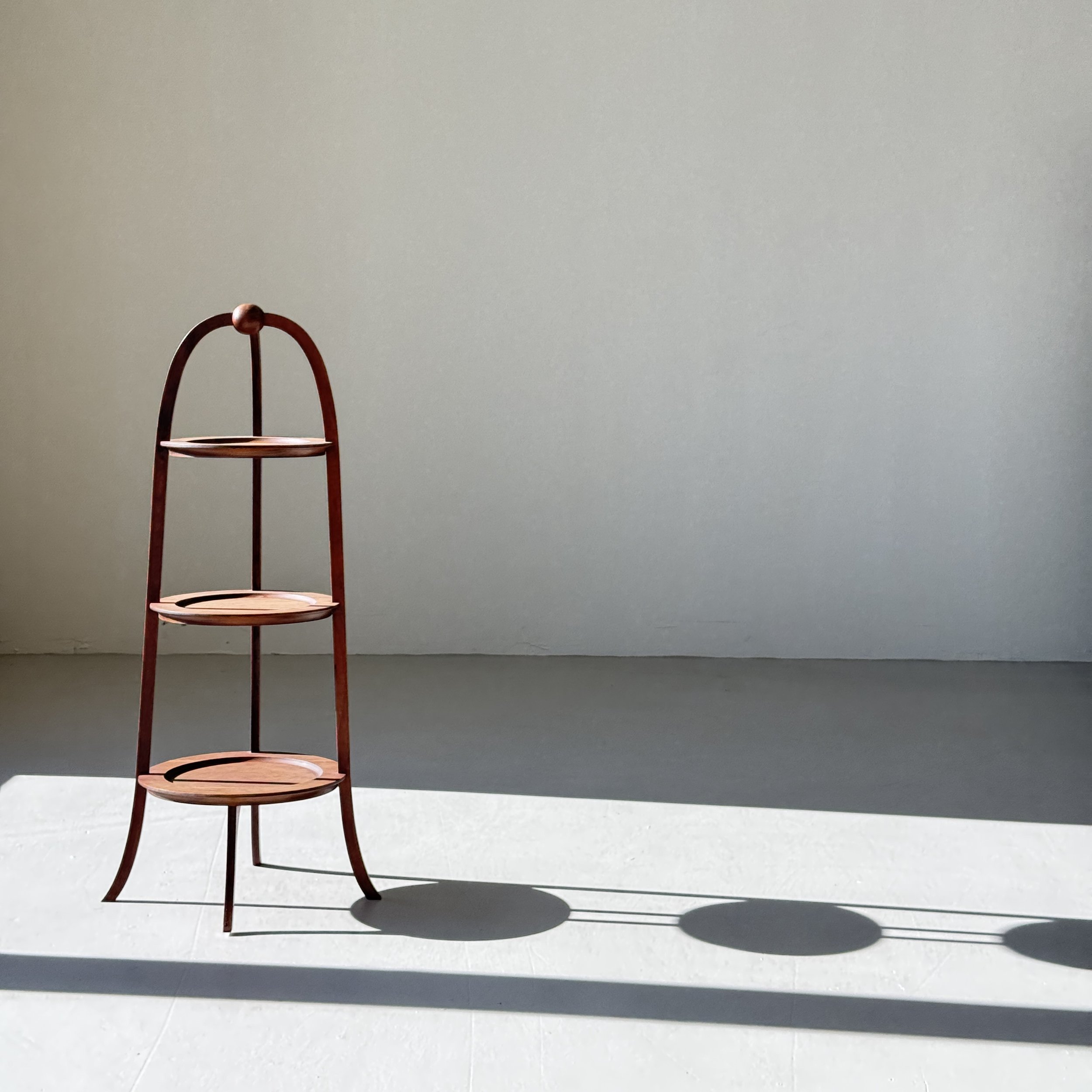 Tiered stand, late 20th century