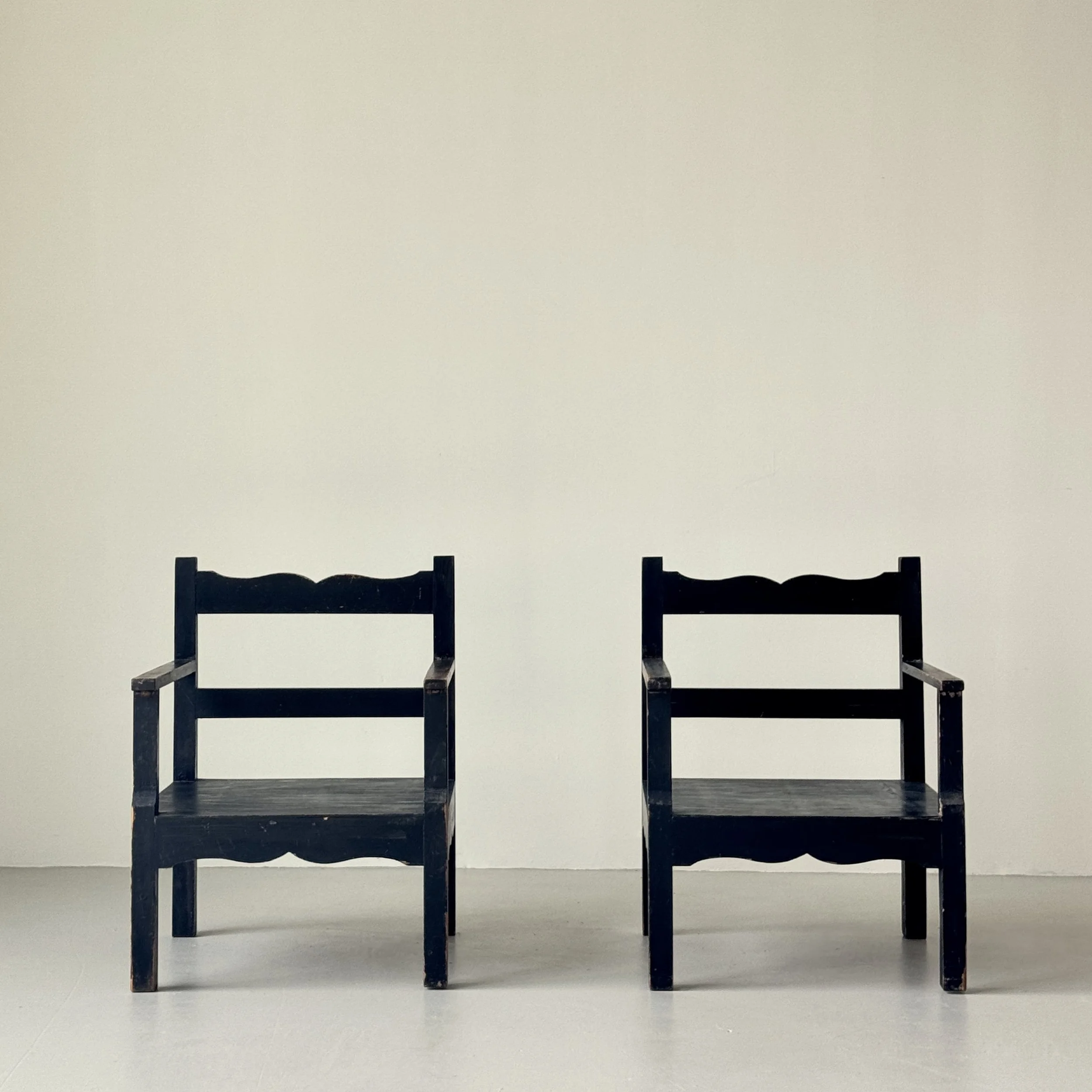 Pair of armchairs, probably produced in Austria, 1920s