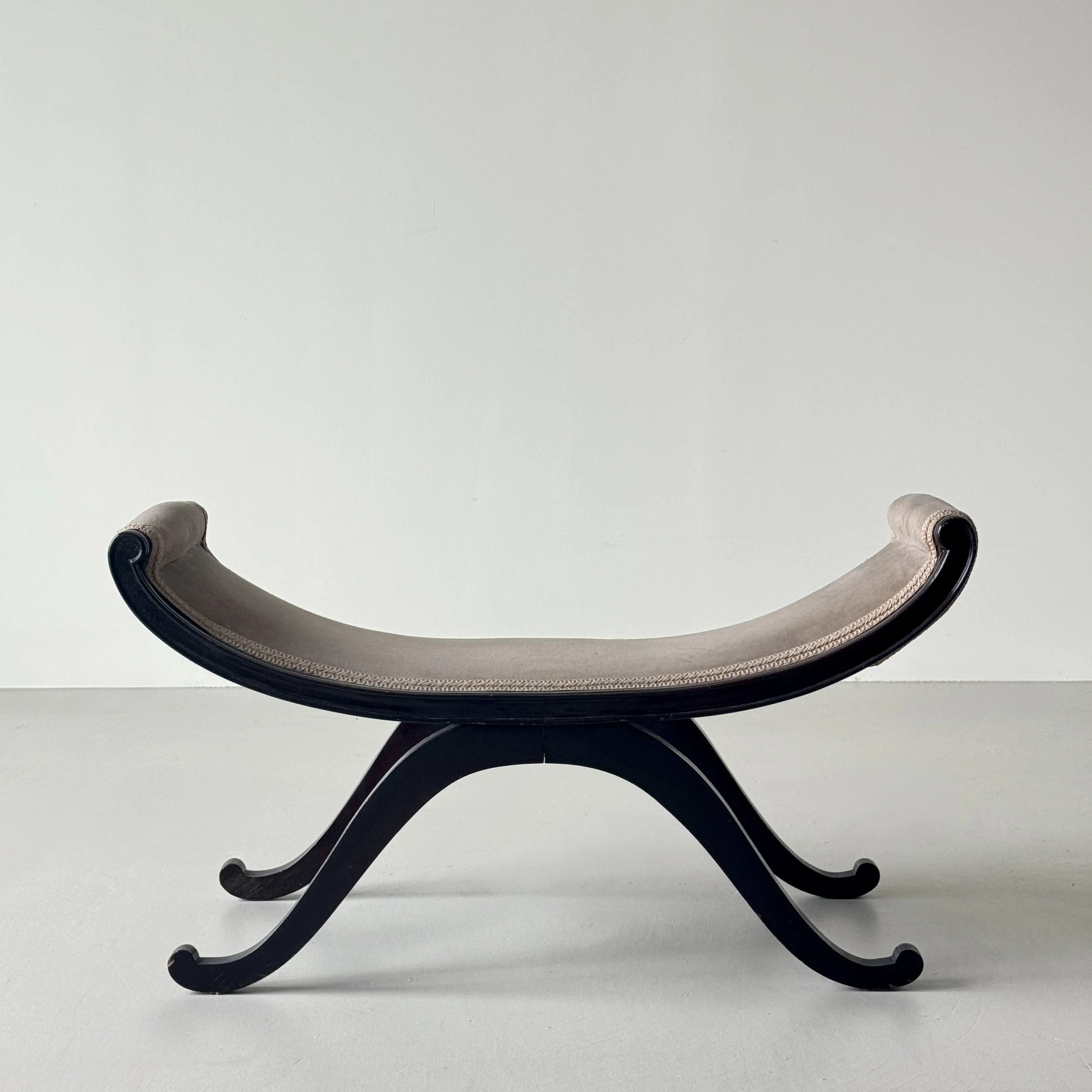 Curule_form bench_04.JPG