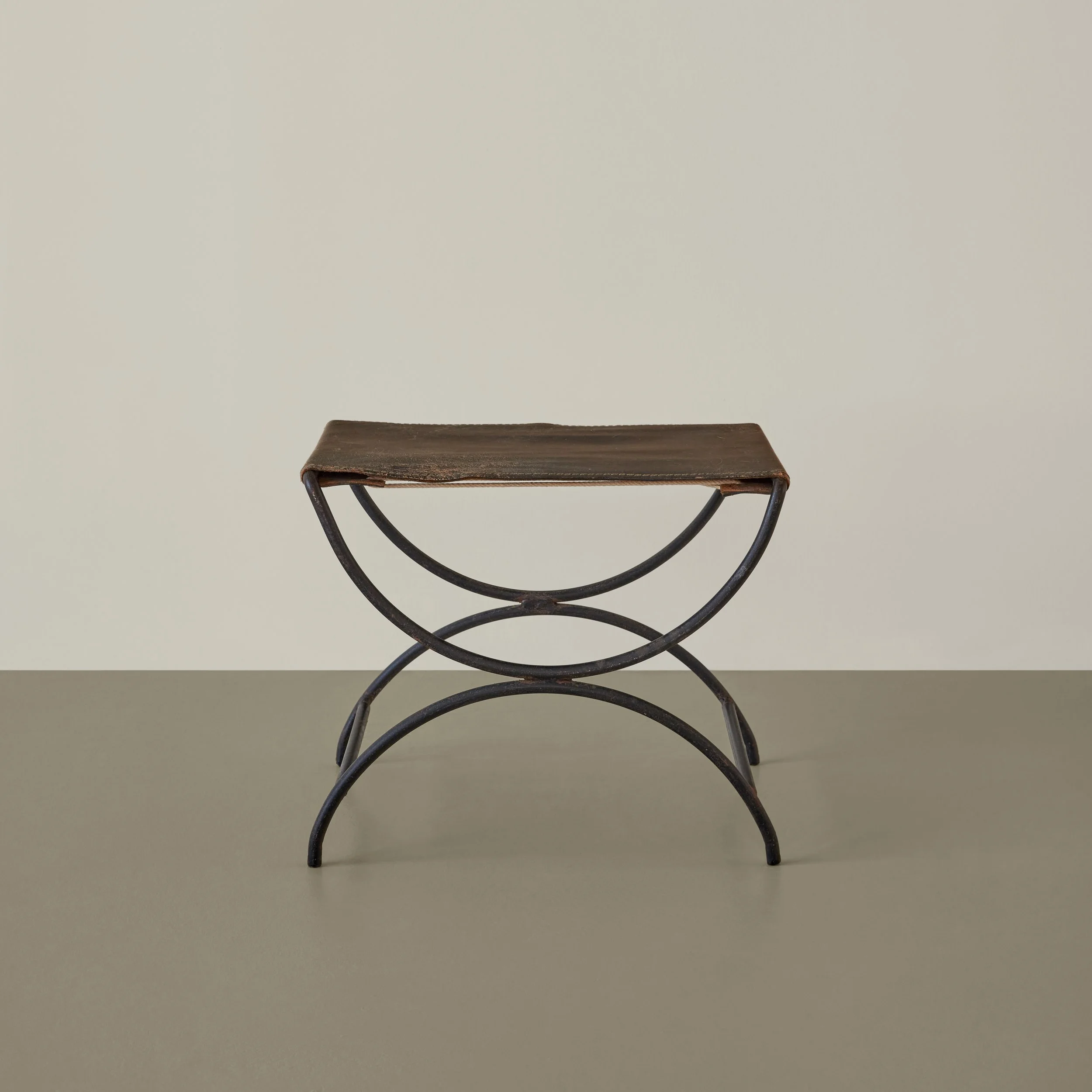 Cb.lp.Metalleatherstool.v.1412a-3.jpg