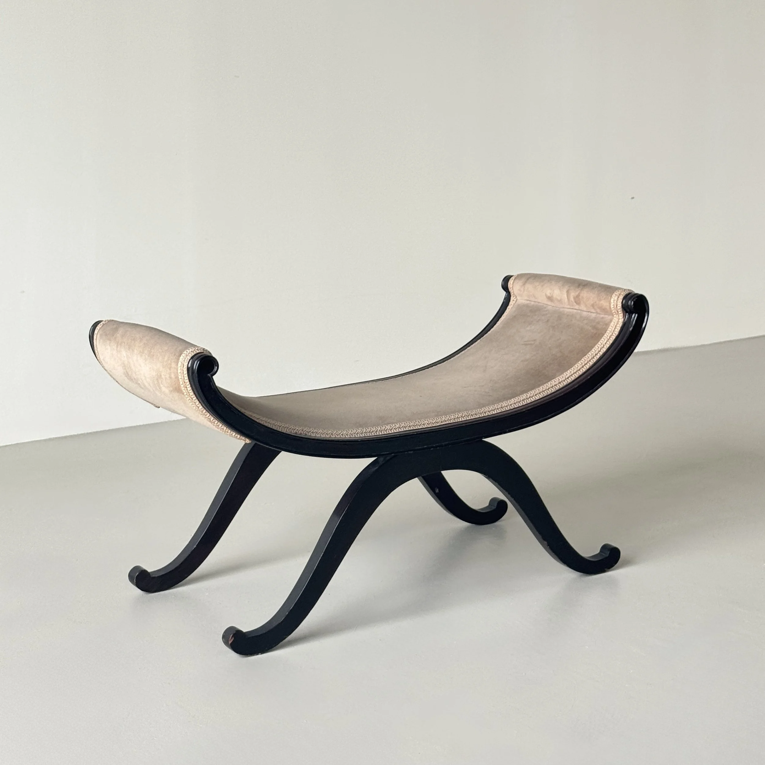 Curule-form bench, late 19th/early 20th century