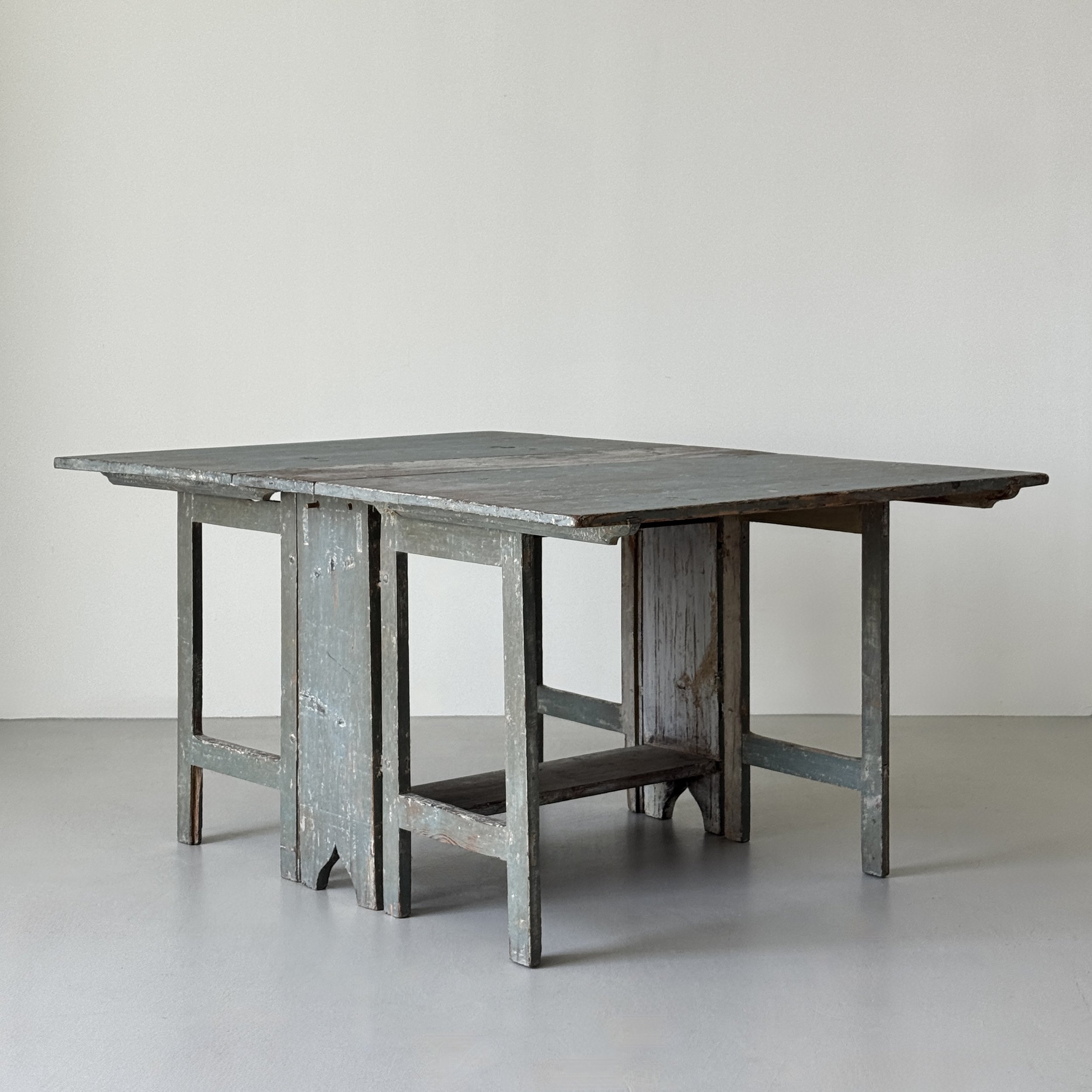 Drop-leaf table, Sweden, 19th century