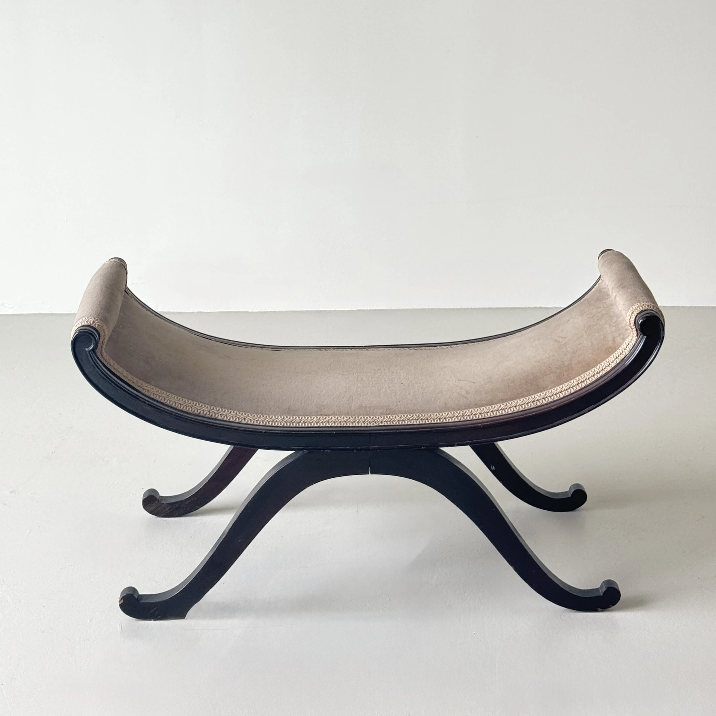 Curule_form bench_03.JPG