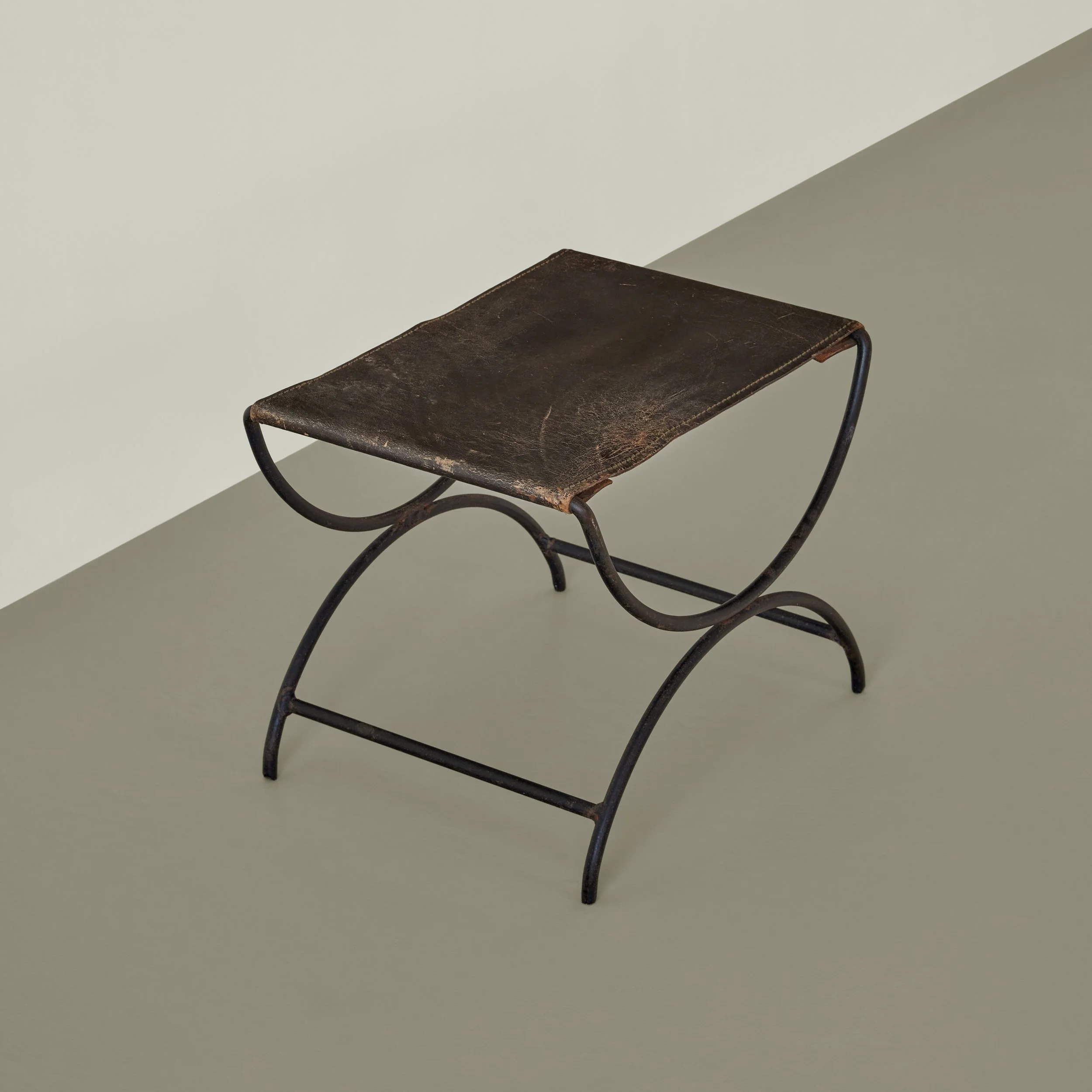 Cb.lp.Metalleatherstool.v.1412a-4.jpg