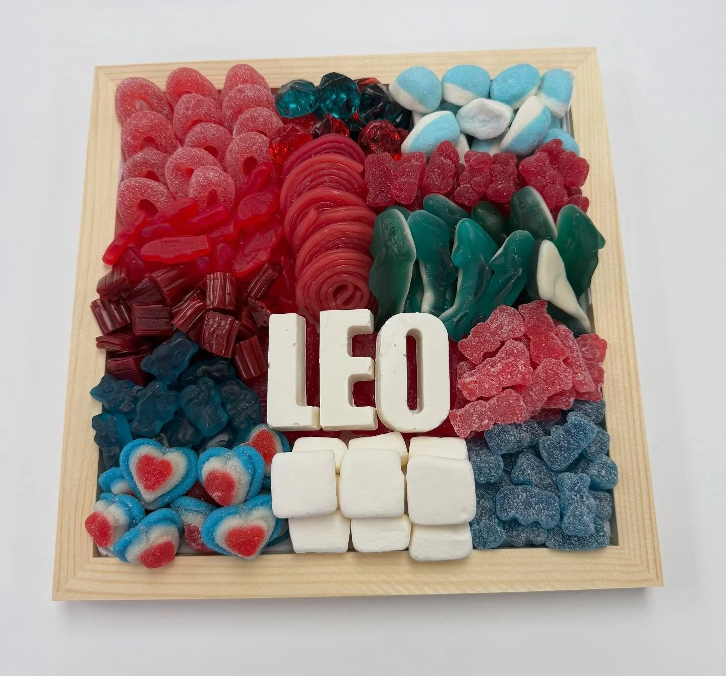 A very special Candy Board to celebrate the Birthday/Mitzvah Boy&hellip;.
Mazel Tov LEO! ❤️🩵❤️🩵

#lovelettersnj #giftstore #gifts #candy #candygifts #candystore #specialtycandy #sweets #sweettreats #swedishcandy #candyboard #customizedcandyboards #