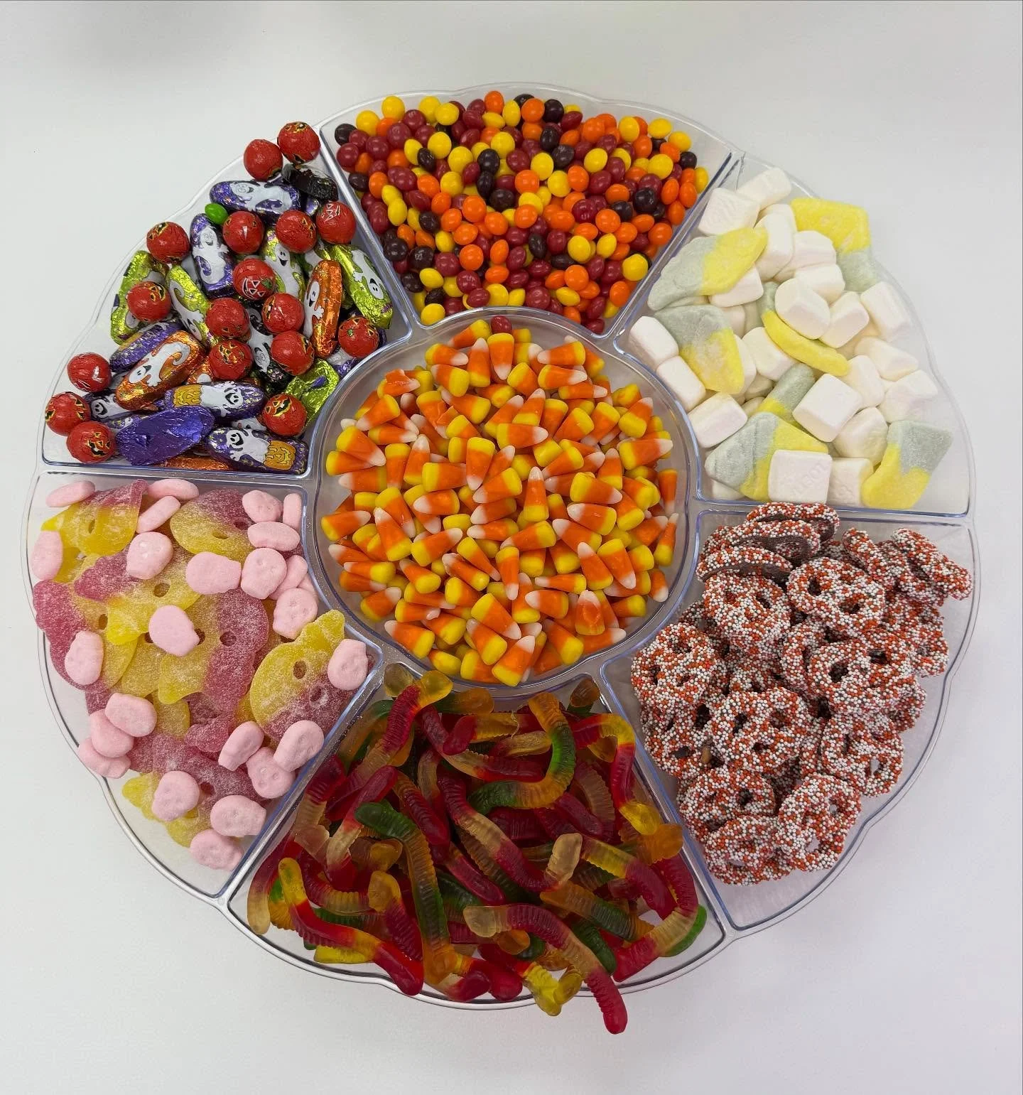Halloween Party Prep = One GIANT Candy Platter 🧡🖤🍫🍬👻🎃💀🥨🍭

#lovelettersnj #giftstore #gifts #candy #candygifts #candystore #specialtycandy #halloweentreats 
#sweets #bubs #skulls #swedishcandy #tuttifrutti #chocolate #candytray #shoplocal #ha