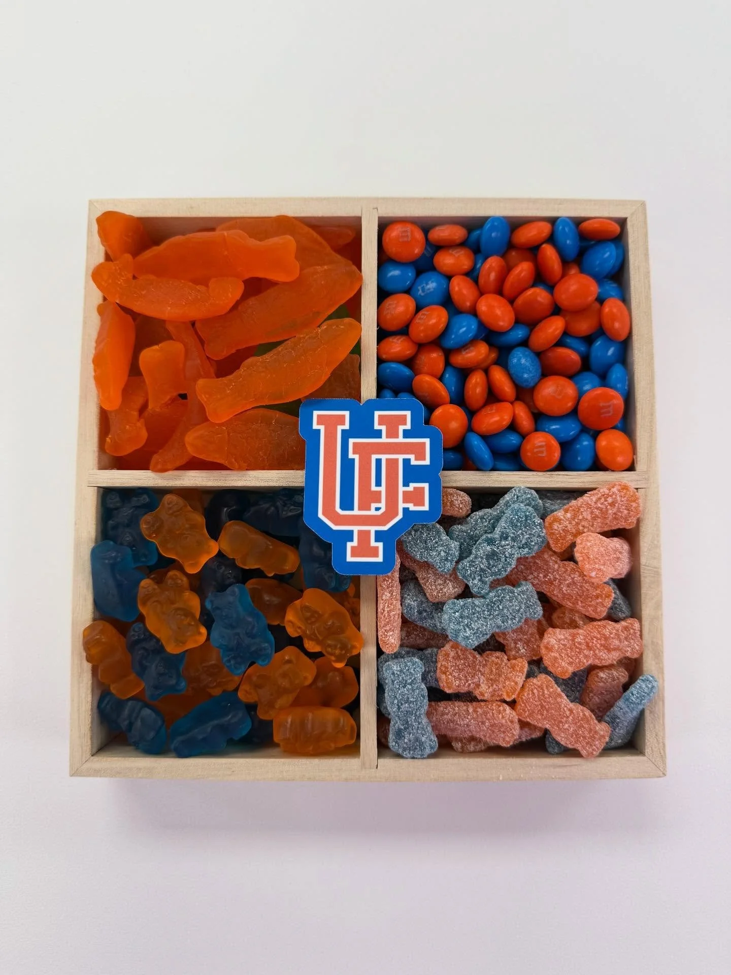 Need a College Gift?
We&rsquo;ve got the Perfect One🎓✨

#collegegifts #collegebound #grad #sweetgifts #college