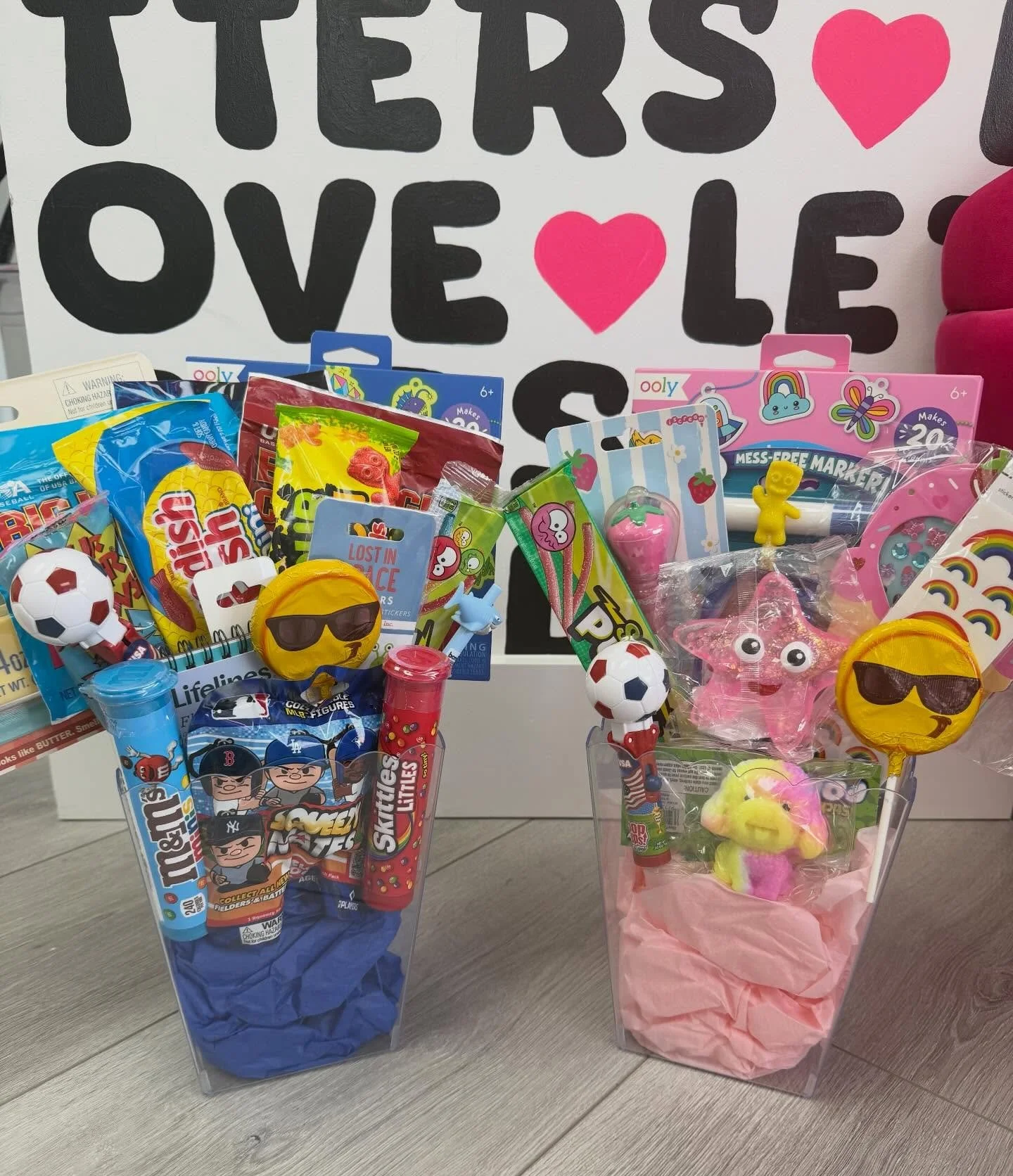 These candy-filled buckets are packed with yummy treats and all the fun little surprises that make gift-giving extra sweet!! 💕

#CandyGifts #SweetSurprises #CustomGiftBaskets #kidsgifts #sweettreats