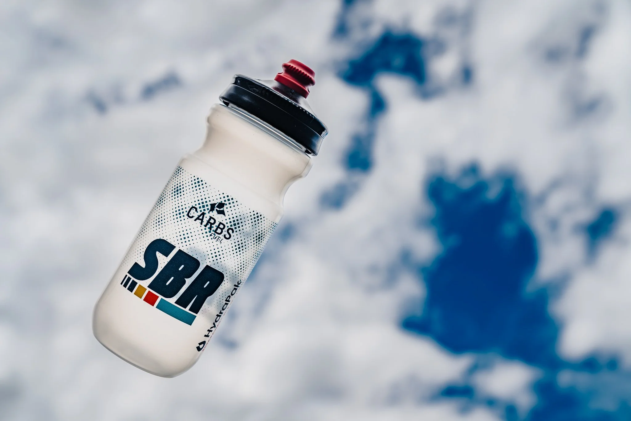 Not all bottles are created equal.

The Breakaway Surge by @hydrapak  is my go-to for a reason. Lightweight. Easy to grab. Smooth to squeeze. The self-sealing Surge cap delivers high-flow hydration without fuss, so you can stay focused when the effor